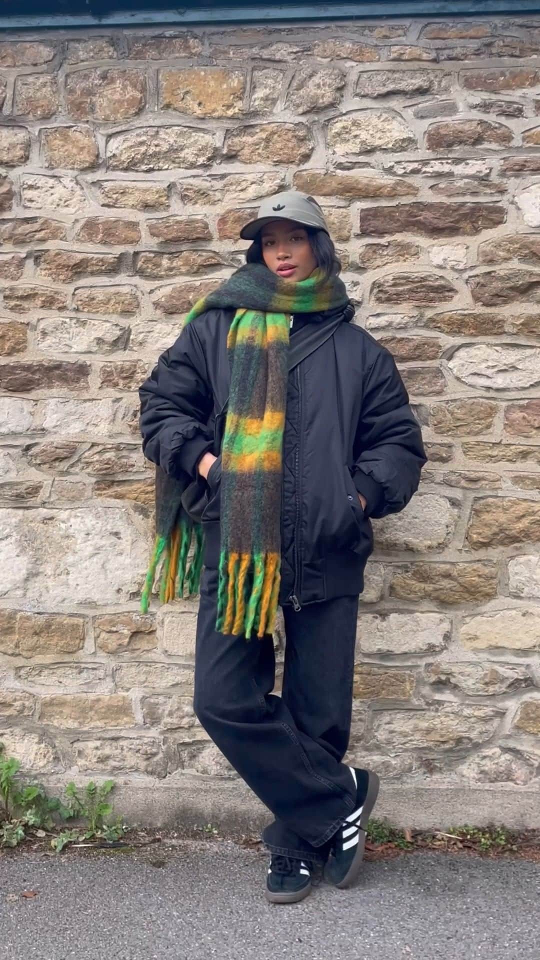 のインスタグラム：「Warmth or style? Have both 😋 Autumn fit check with @‌hannaroslan [she/her] serving the ultimate inspo for colder climes 🧣🍂  🔎 'Cold weather' on ASOS.com」