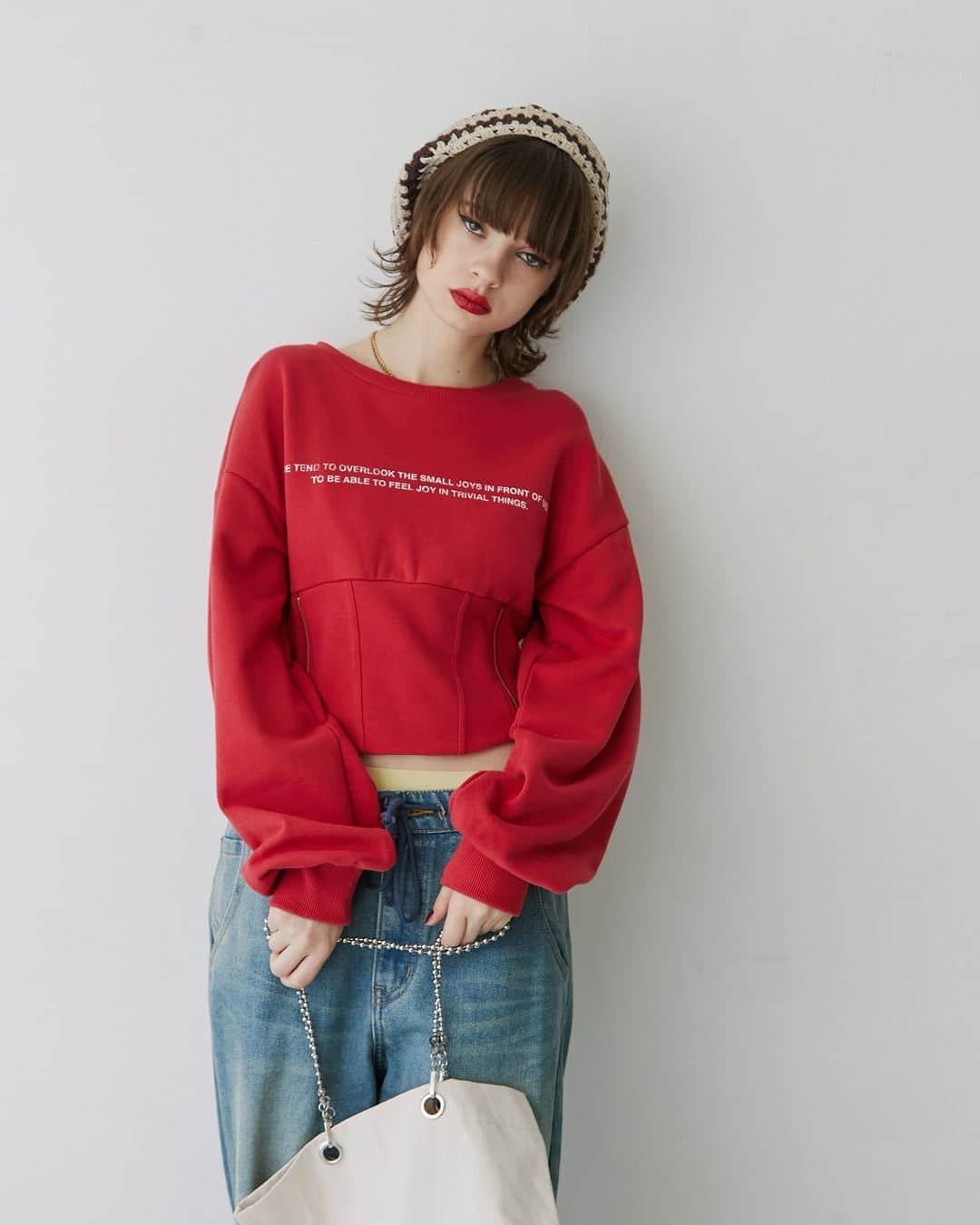 jouetieのインスタグラム：「▼tops #コルセットプルオーバー ¥7,920(tax in) IVR/BLK/RED  ▼bottoms #コードワイドダメージデニム ¥11,000(tax in) BLK/BLU  TOPページURLからチェック✔️ 商品詳細は画像をタップ🛒📌  #jouetie #ジュエティ #jouetie_ootd #jouetie_ootd   ----------------------------------------------- #fashion #drmartens #coordinate #code #コーデ #コーディネート #street #ストリート #ストリートファッション #MIXスタイル #MIXコーデ #マーチン #マーチンコーデ #プルオーバー #レッド  #赤コーデ #冬コーデ #デニム #デニムコーデ #スウェット #カジュアルコーデ」