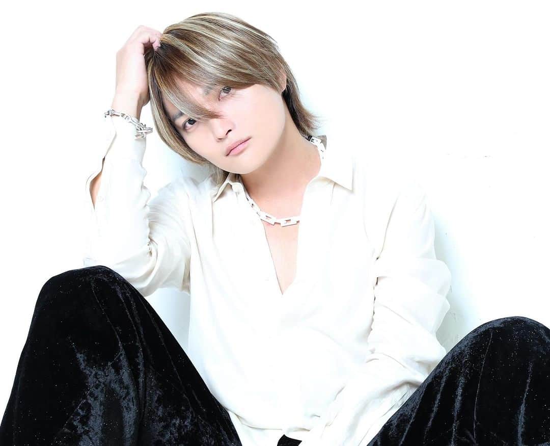 TOPDANDY-本店-のインスタグラム：「スタッフ紹介  【七瀬 遊也】主任  🏆月間1500万Player🏆  《ななゆー》  冷静な眼差しの中にも強い信念を抱き 更なる高みへと上昇する男✨」