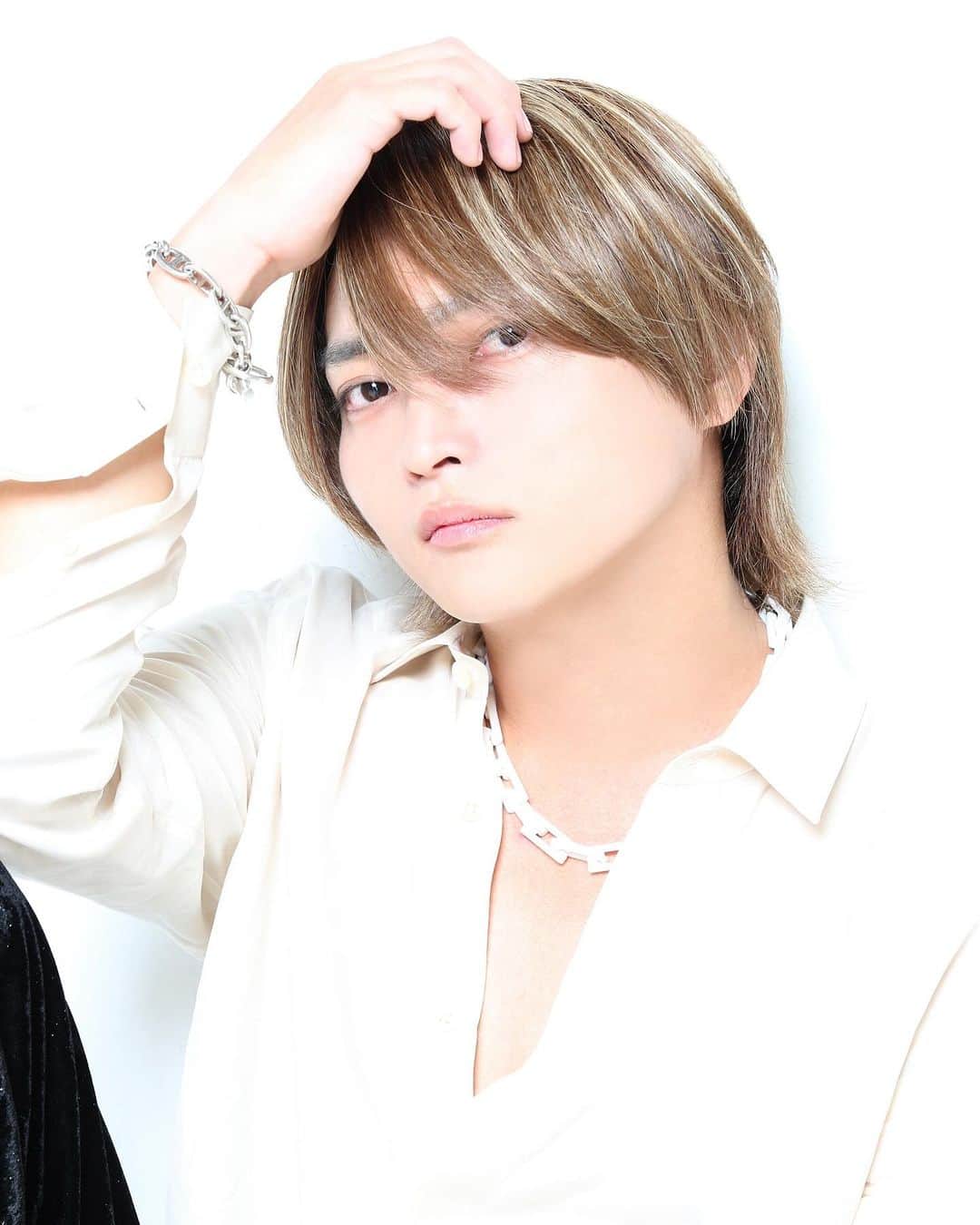TOPDANDY-本店-のインスタグラム：「スタッフ紹介  【七瀬 遊也】主任  🏆月間1500万Player🏆  《ななゆー》  冷静な眼差しの中にも強い信念を抱き 更なる高みへと上昇する男✨」