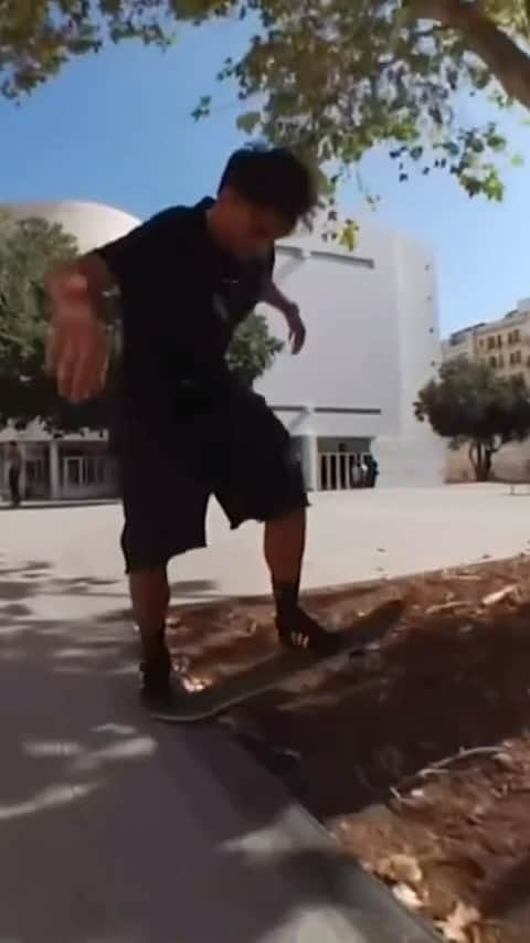 MACBA LIFEのインスタグラム：「@brayanalbarenga x @giorgio_films   Tag us to be featured 👉🏽#macbalife 👈🏽 -———————— #RESPECTTHEPLAZA #macba #skate #skateboarding #barcelona #bcn #skatebarcelona #skatelife #barceloka ##skatecrunch #skategram #thankyouskateboarding #❤️skateboarders」