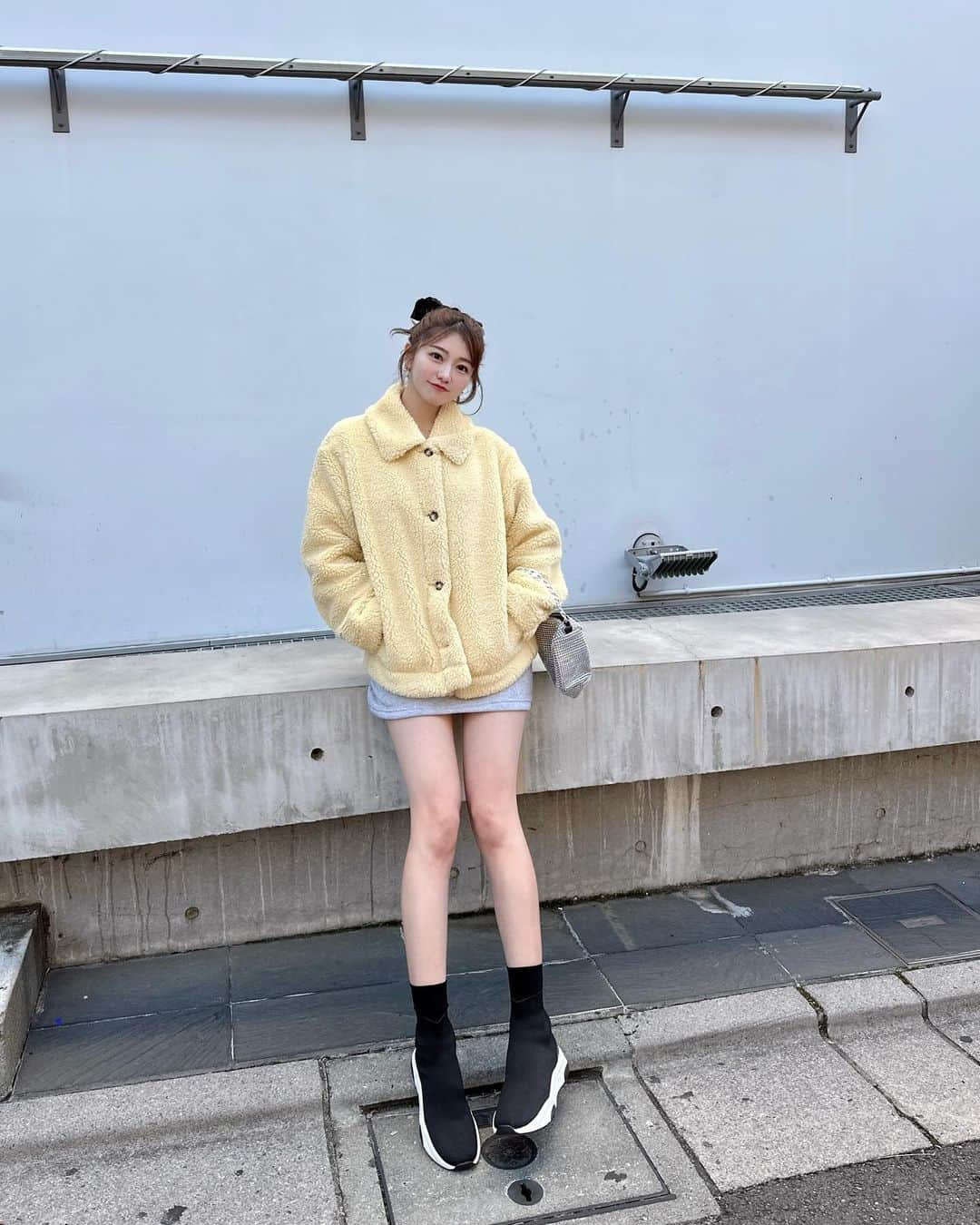 natsumiのインスタグラム：「めずらしくイエロー🍋♡ ㅤㅤㅤㅤㅤㅤㅤㅤㅤㅤㅤㅤㅤ 寒すぎてこの日にUNIQLOで アウター買ったんだけど色もかわいいし ふらっと入ったときに見つけちゃったりするんだよね⍤⃝ﾉ @uniqlo_jp  ㅤㅤㅤㅤㅤㅤㅤㅤㅤㅤㅤㅤㅤ ㅤㅤㅤㅤㅤㅤㅤㅤㅤㅤㅤㅤㅤ冬のぽにてがすき☺︎ ˎˊ˗ ㅤㅤㅤㅤㅤㅤㅤㅤㅤㅤㅤㅤㅤ ㅤㅤㅤㅤㅤㅤㅤㅤㅤㅤㅤㅤㅤ ㅤㅤㅤㅤㅤㅤㅤㅤㅤㅤㅤㅤㅤ #ootd #code #uniqlo #ユニクロ #ユニクロ購入品 #ジャケットコーデ #イエローコーデ #冬コーデ #ポニテ」