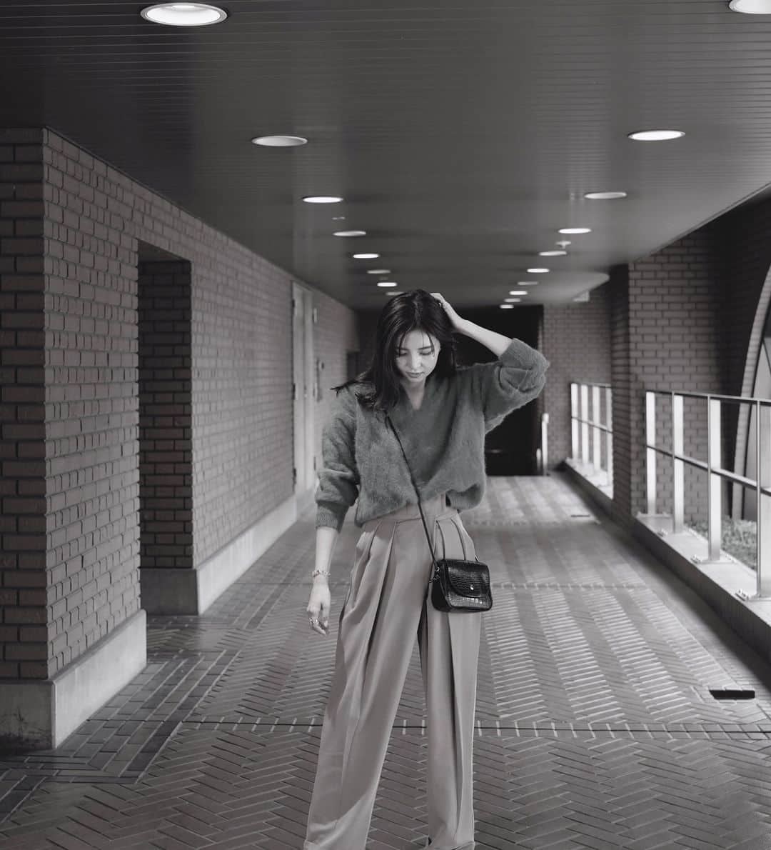 のインスタグラム：「🖤  .  .  #time」
