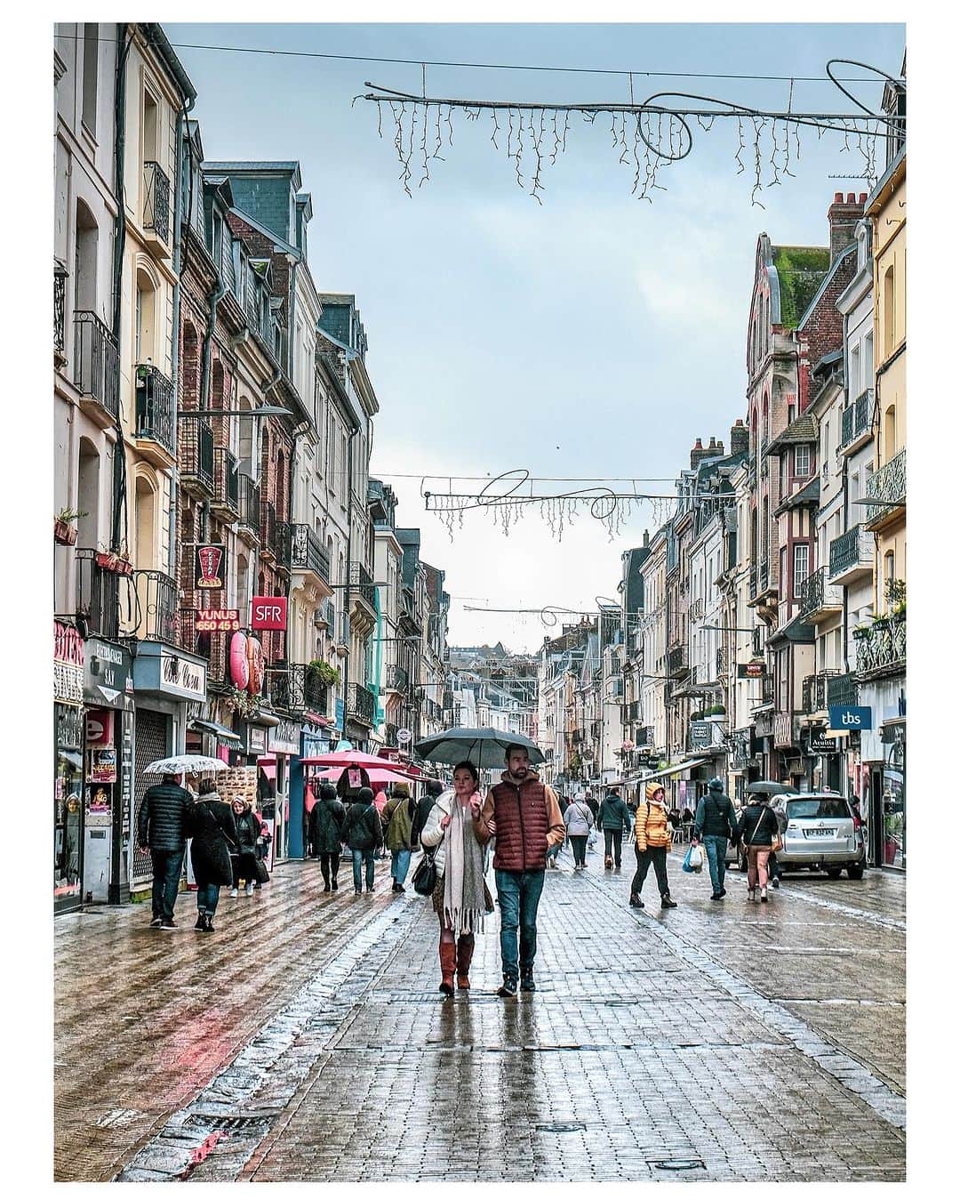 nathparisのインスタグラム：「STREET OF DIEPPE ☔️ Bon lundi !」
