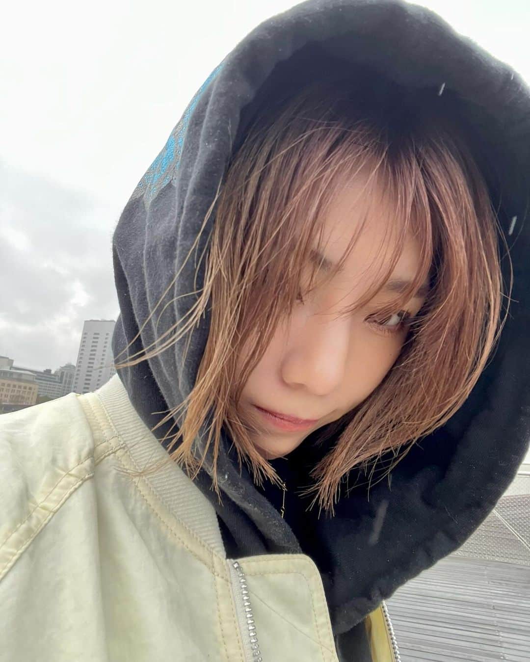 大川成美さんのインスタグラム写真 - (大川成美Instagram)「雨で傘をどこかに忘れた日。 最近、寒いね🙂✨」11月27日 20時10分 - naru_coco
