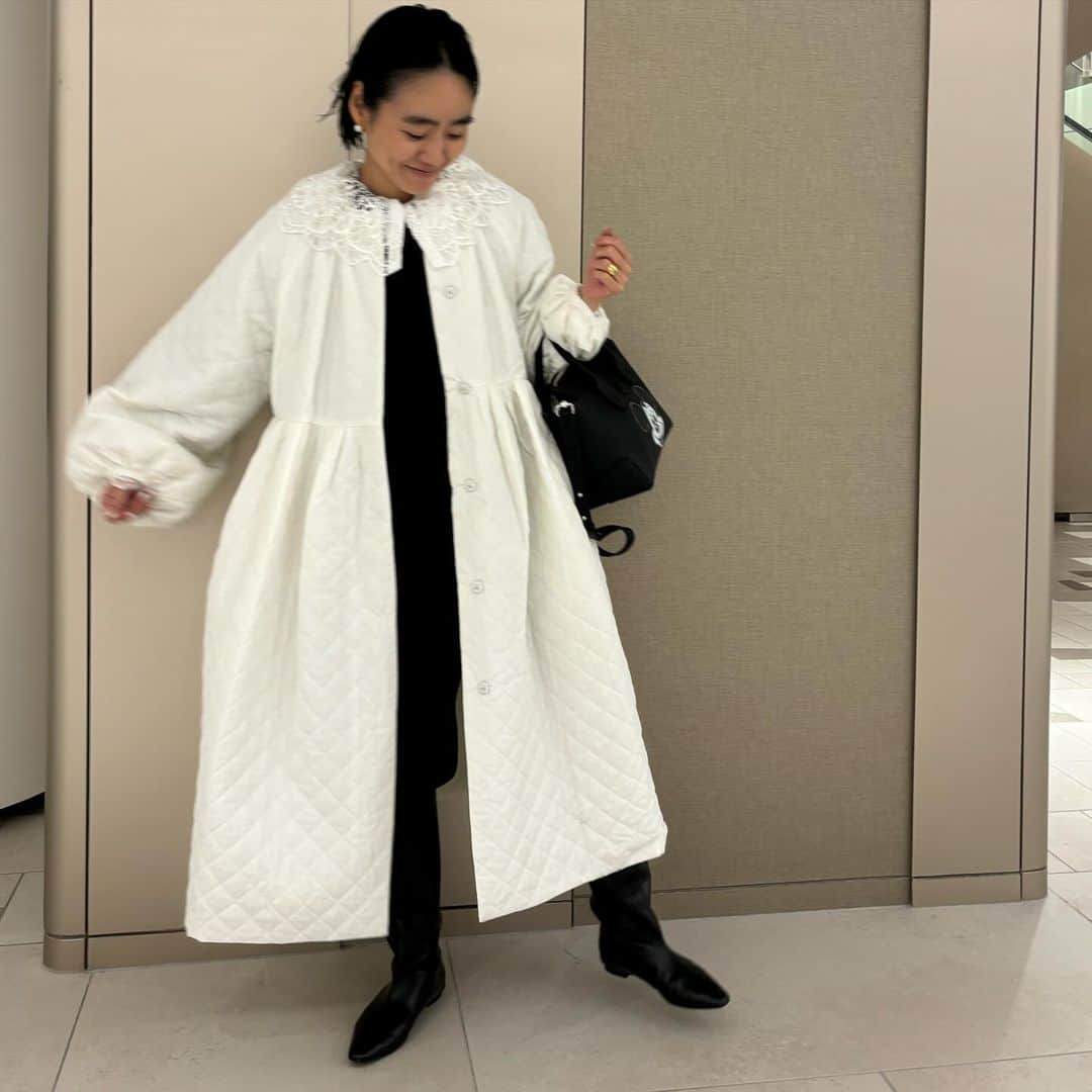 金子綾さんのインスタグラム写真 - (金子綾Instagram)「today's... #ootd  #akcloset   @to_unitedarrows_official コラボのニット&パンツに 麻布台ヒルズのショップで買った レースブラウスを合わせて♡ ニットも一枚でも重ねても着られる優れもの。 インスタライブはアーカイブにも残してあるので是非♡」11月27日 20時19分 - ayaaa0707