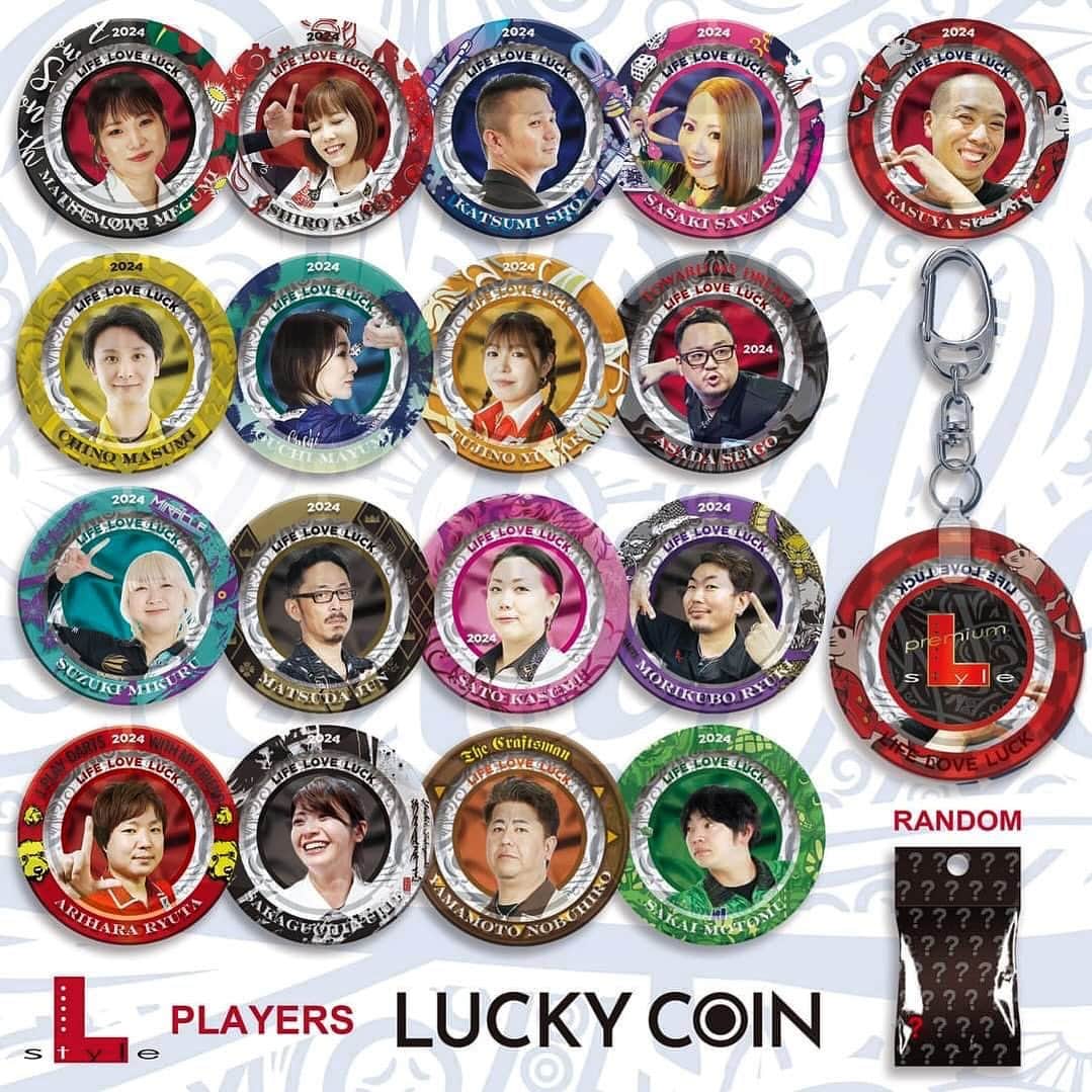 浅田斉吾のインスタグラム：「⭐️Lucky coin⭐️ L-styleより新アイテム ラッキーコインが発売します！ コインとして使っても良いし キーホルダーとして推し活もできる！  是非みなさん、推し選手のコインを見つけてくださいね！  @lstyle_jinta  @mariko_ide  #lstyle #darts #Luckycoin」