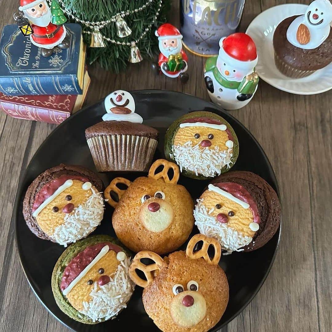 R i R y (リリー)さんのインスタグラム写真 - (R i R y (リリー)Instagram)「『クリスマスにしたいカップケーキ集🧁』  クリスマスパーティーにぴったりなカップケーキを紹介🤎  ぜひ参考にしてみてね✨  ✴︎---------------✴︎--------------✴︎   ▶️▶️掲載する写真を募集中📸 カワイイ写真が撮れたら、@velle.jp をタグ付けするか、ハッシュタグ #velle_jp をつけて投稿してみてね✨velle編集部と一緒にカワイイで溢れるvelleを創っていこう😚   ✴︎---------------✴︎---------------✴︎   #カップケーキ#クリスマスカップケーキ#手作りケーキ#おうちクリスマスパーティー #手作りカップケーキ#映えスイーツ」12月1日 6時00分 - velle.jp
