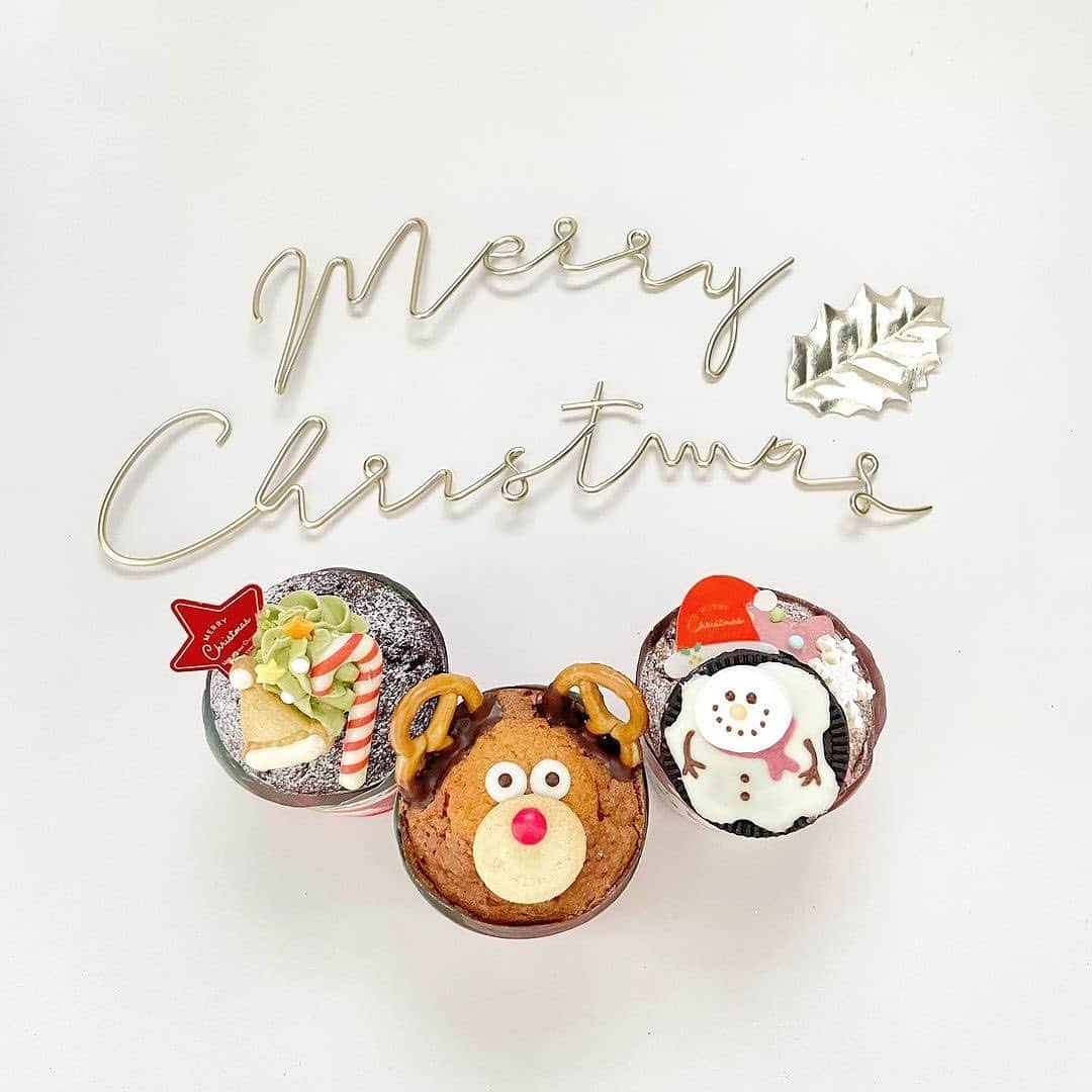 R i R y (リリー)さんのインスタグラム写真 - (R i R y (リリー)Instagram)「『クリスマスにしたいカップケーキ集🧁』  クリスマスパーティーにぴったりなカップケーキを紹介🤎  ぜひ参考にしてみてね✨  ✴︎---------------✴︎--------------✴︎   ▶️▶️掲載する写真を募集中📸 カワイイ写真が撮れたら、@velle.jp をタグ付けするか、ハッシュタグ #velle_jp をつけて投稿してみてね✨velle編集部と一緒にカワイイで溢れるvelleを創っていこう😚   ✴︎---------------✴︎---------------✴︎   #カップケーキ#クリスマスカップケーキ#手作りケーキ#おうちクリスマスパーティー #手作りカップケーキ#映えスイーツ」12月1日 6時00分 - velle.jp