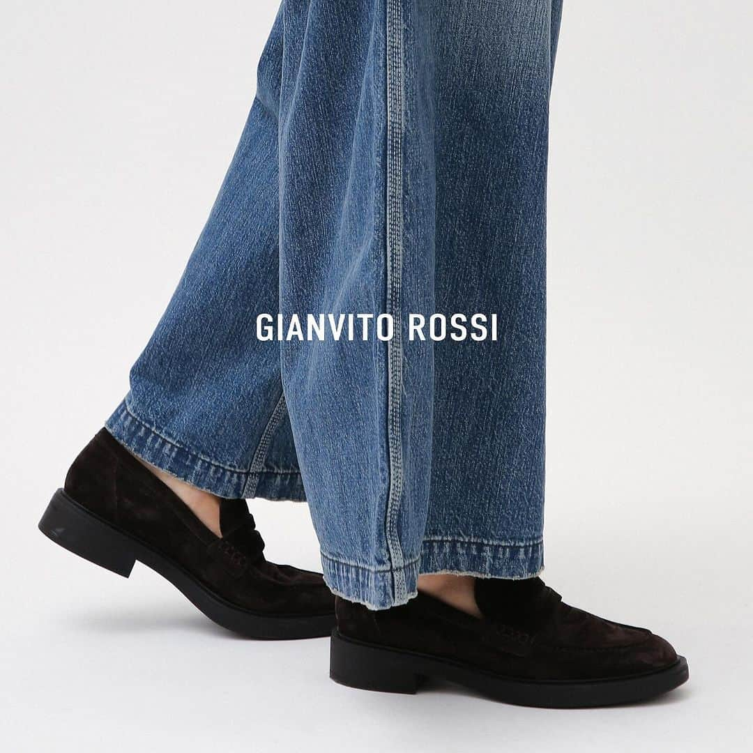 ドゥーズィエムクラスのインスタグラム：「IT SHOES  @gianvitorossi  ¥135,300  #deuxiemeclasse #ドゥーズイエムクラス」