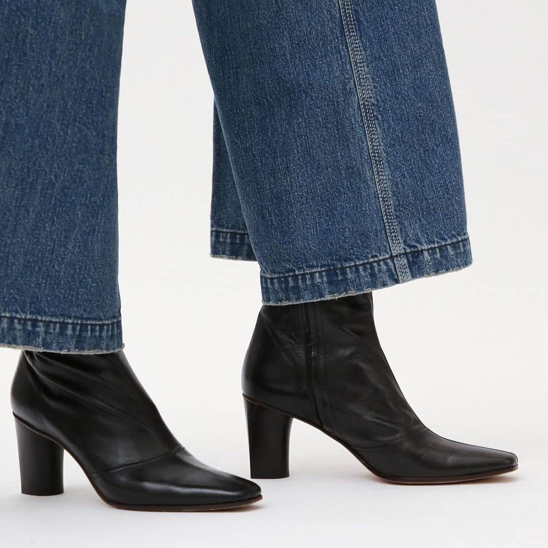 ドゥーズィエムクラスさんのインスタグラム写真 - (ドゥーズィエムクラスInstagram)「IT SHOES  @michelvivienparis  ¥101,200  @toteme  ¥97,900  #deuxiemeclasse #ドゥーズイエムクラス #toteme #トーテム #ショートブーツ」11月27日 20時29分 - deuxiemeclasse