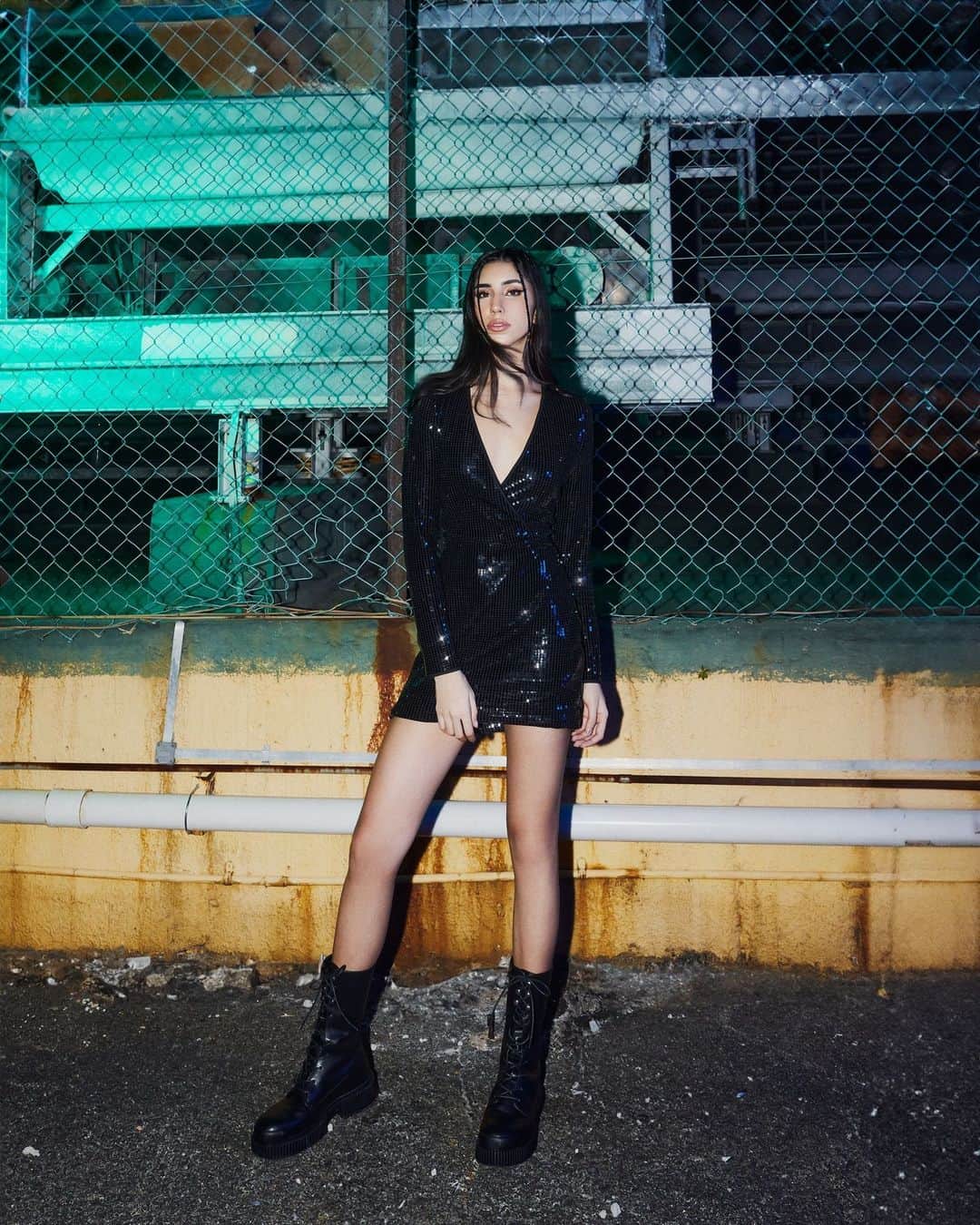 ジョルジオアルマーニのインスタグラム：「Singapore nights with @juhinars in #AXfw23」