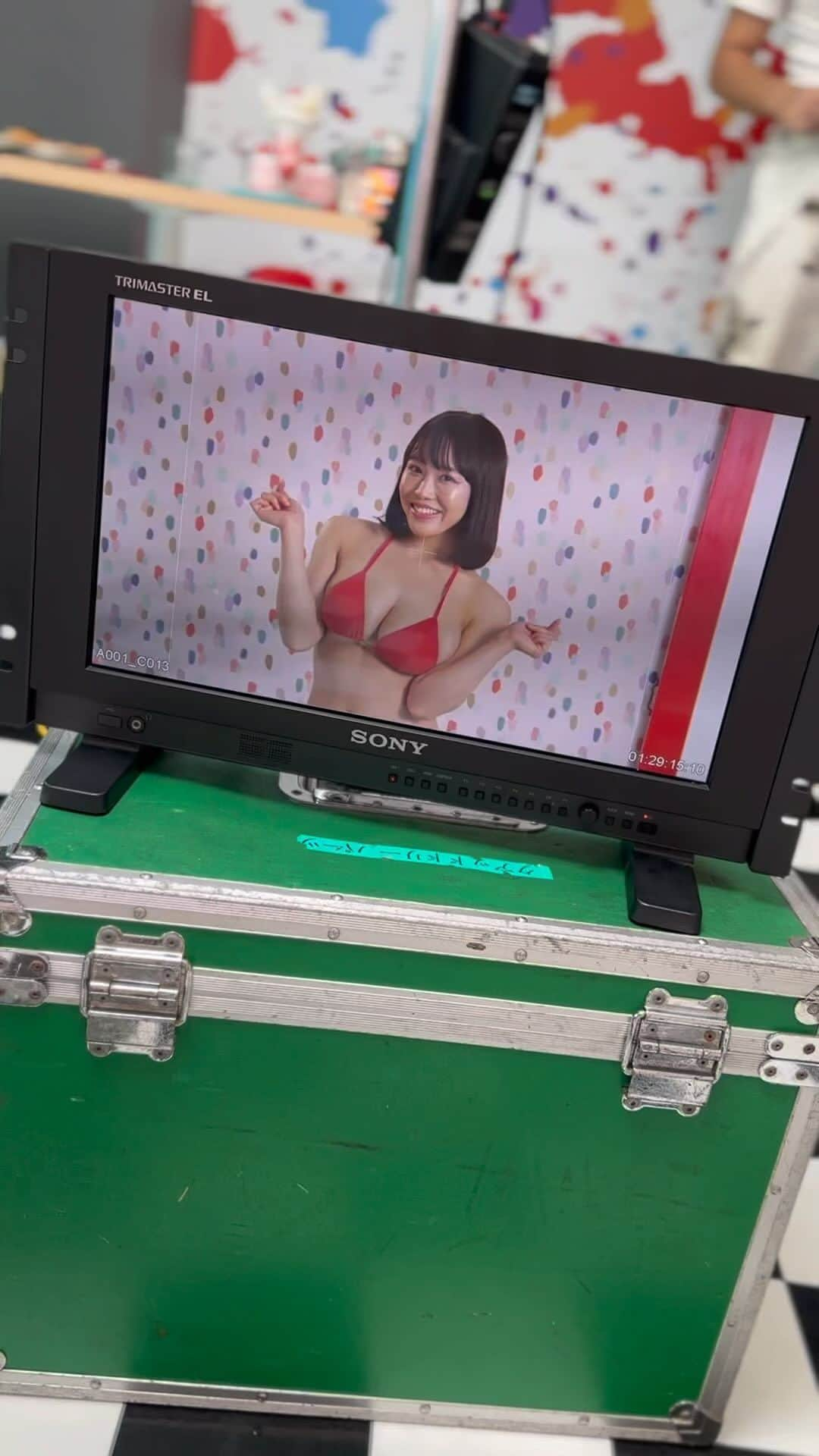 愛萌なののインスタグラム：「重盛さと美さんのMV『OPPAI』 少し出演させていただいてます❤️  11月28日（火）21：00 公開です！ ぜひみてください😚🎶」