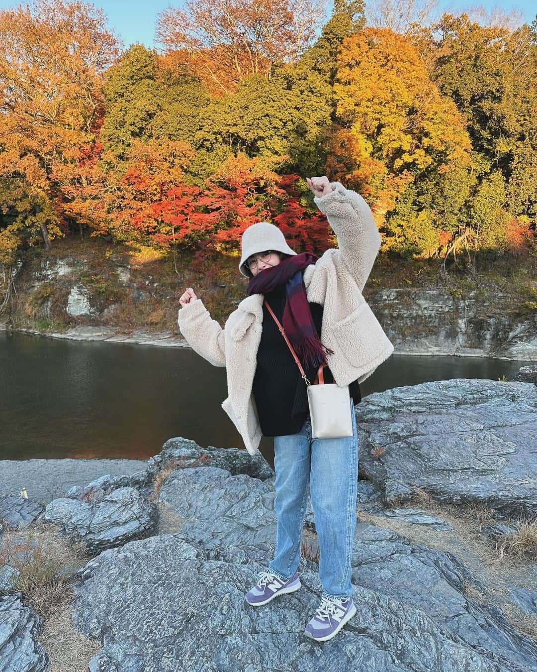 葵わかなさんのインスタグラム写真 - (葵わかなInstagram)「🍁🍁🍁 素敵な季節だ〜 どこも色づいてる。 寒いけど満足でした☺️  #秋」11月27日 20時41分 - aoiwakana0630