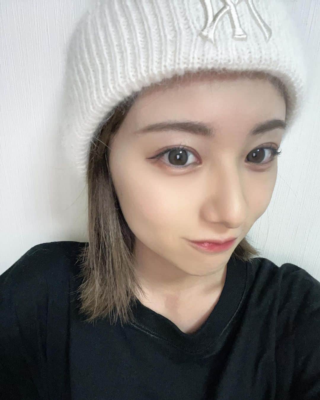 友恵温香さんのインスタグラム写真 - (友恵温香Instagram)「・ 帽子好きで気づいたら10個くらいある 今年も買う(笑)」11月27日 20時34分 - haruka7700