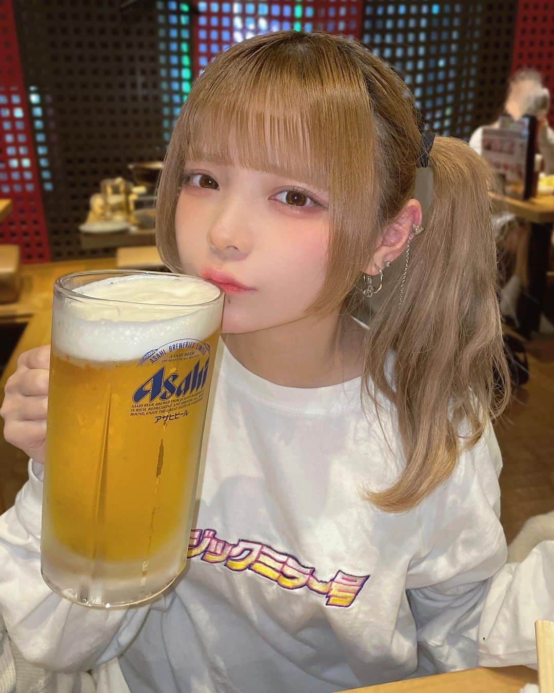 眠岸ぷりんのインスタグラム：「お酒は基本メガだよ🍻 将来痛風になりませんように…」