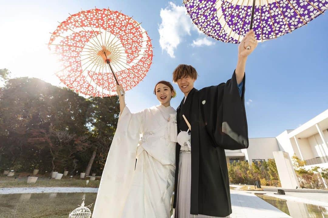 【公式】アールベルアンジェ奈良～結婚式場･ゲストハウス～のインスタグラム：「🩶‎🤍  和装での前撮り📸 色んな小物を使って最高の一枚に✨  >>>@artbellangenara   #アールベルアンジェ奈良 #奈良プレ花嫁  #結婚式準備 #結婚式コーデ #結婚式  #プレ花嫁 #卒花嫁 #アールベルアンジェ #奈良花嫁 #関西花嫁 #式場探し」