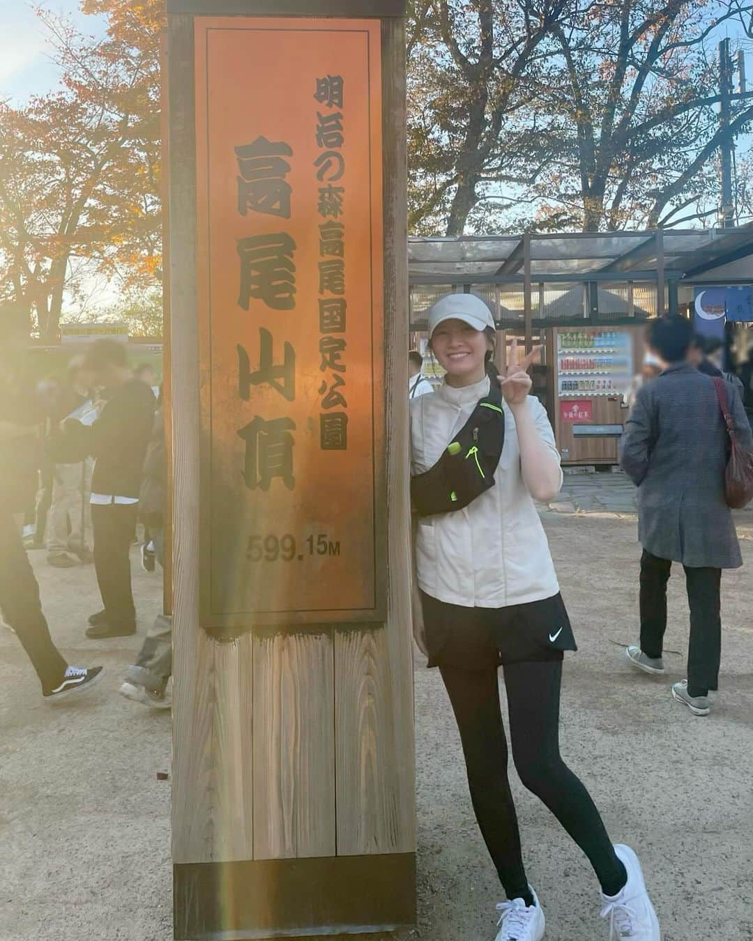 駒木結衣さんのインスタグラム写真 - (駒木結衣Instagram)「高尾山へ⛰️🍂  紅葉をたっぷり楽しめた休日でした。 たくさん歩いて食べて、プラマイゼロ☺️  #高尾山 #紅葉 #〆はたこ焼き」11月27日 21時00分 - komaki_yui