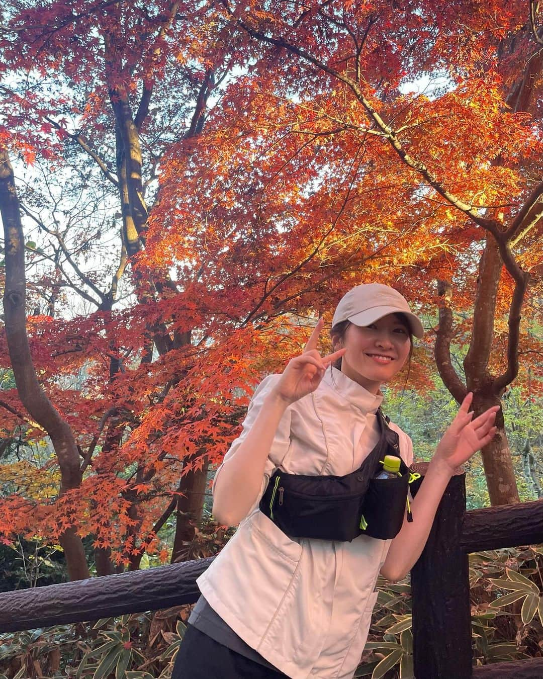 駒木結衣さんのインスタグラム写真 - (駒木結衣Instagram)「高尾山へ⛰️🍂  紅葉をたっぷり楽しめた休日でした。 たくさん歩いて食べて、プラマイゼロ☺️  #高尾山 #紅葉 #〆はたこ焼き」11月27日 21時00分 - komaki_yui