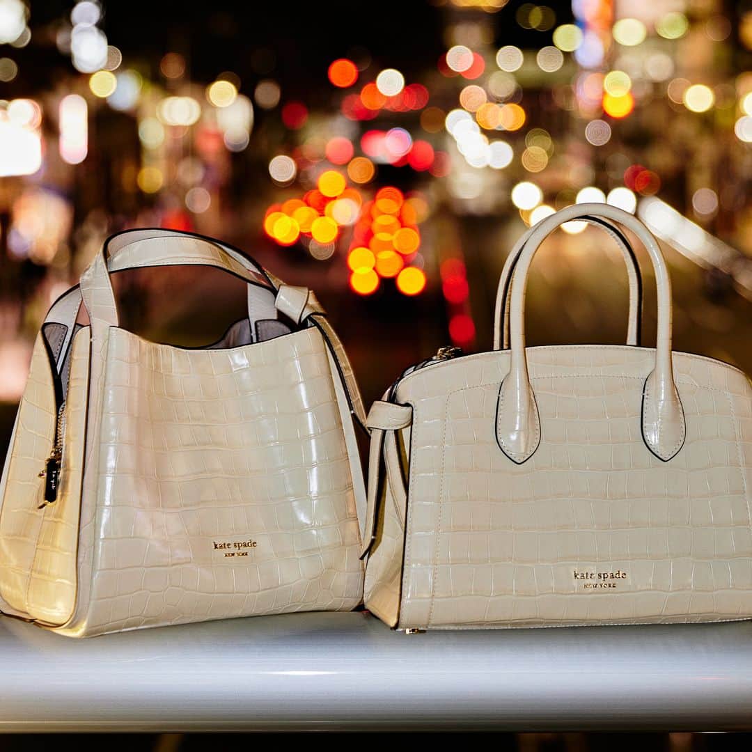 ケイト・スペードのインスタグラム：「きんと冷えた空気に 合わせたくなる ホワイト  #katespadeny #katespadejapan #ケイトスペード #ケイトスペードニューヨーク」