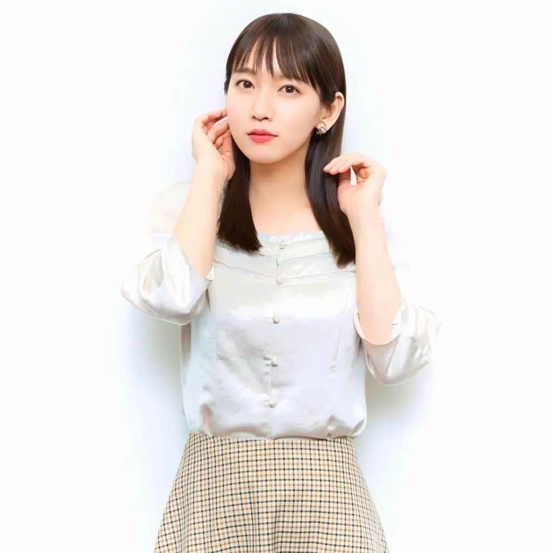 吉岡里帆ファンのインスタグラム：「里帆ちゃん、りほらーの皆様今日も１日お疲れ様でした！(*´ー｀*)  そして里帆ちゃんストーリー更新ありがとうございます❤️❤️  里帆ちゃんがストーリー更新して自分も更新してたら  ホームツーショットなるんよね❤️❤️❤️  勝手に満足😍😍⬅️😂😂  さーて明日はトキコイだーーーー！！！  #吉岡里帆#吉岡里帆かわいすぎ #吉岡里帆ちゃん」