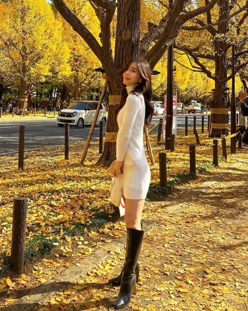 丸山悠美さんのインスタグラム写真 - (丸山悠美Instagram)「イチョウ並木🍂  いつ来ても変わらないこの眺めには どこか安心感を感じますね☺️  『居てくれるだけで嬉しいよ』とか『あなたがいるからお仕事ががんばれるよ』という気持ちを伝えること。 娘に言うことを、つい忘れてしまいがち。 忙しい時こそ意識して毎日接さないと！と 銀杏に癒されながらも、自戒の気持ち。  #イチョウ並木 #外苑前いちょう並木 #神宮外苑いちょう並木 #紅葉フォト #紅葉デート #紅葉スポット #秋服コーデ」11月27日 21時03分 - maruyumi