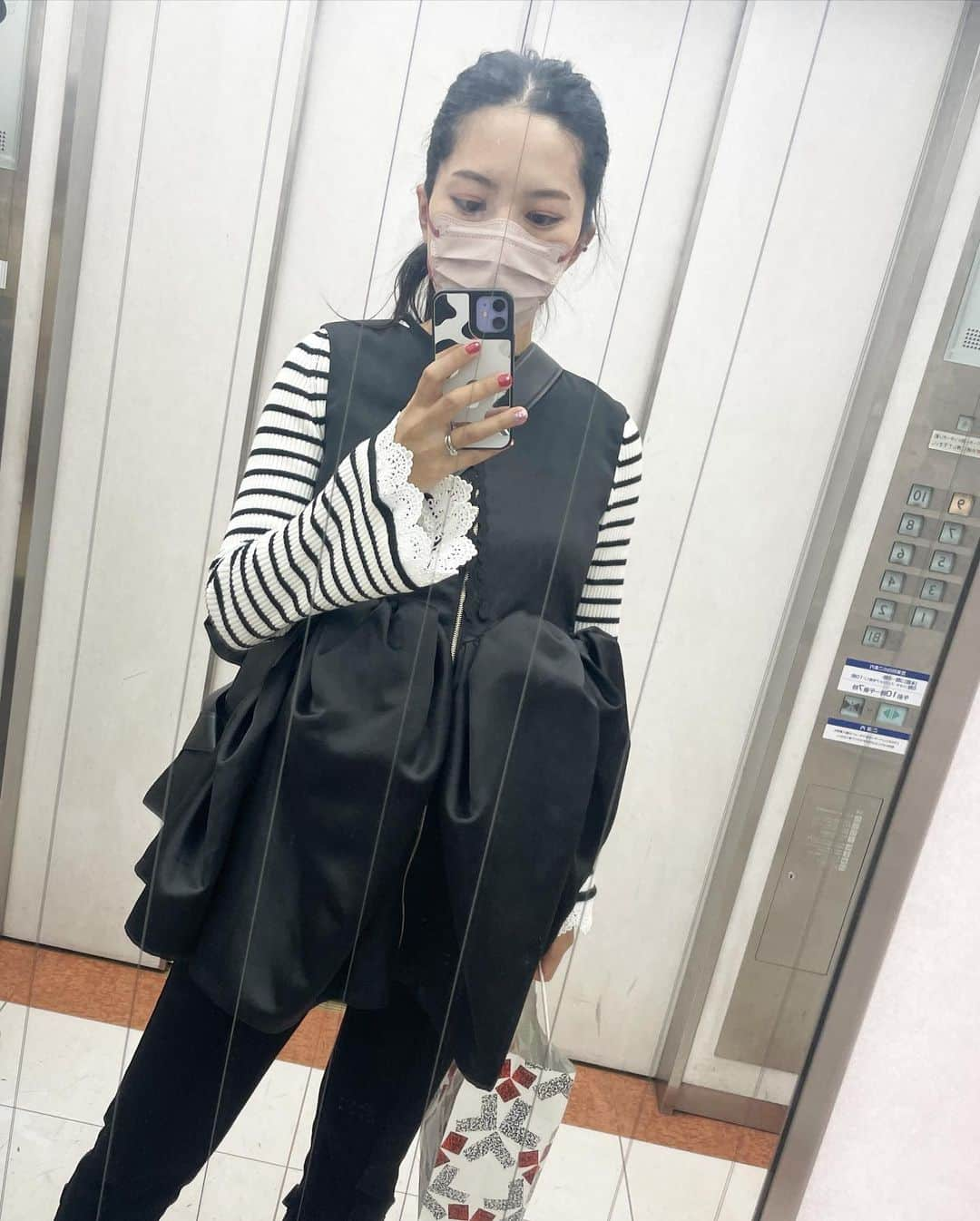 浜口順子さんのインスタグラム写真 - (浜口順子Instagram)「お気に入りのお洋服着て、 名古屋へお出かけした時の写真。 名古屋が生活圏内になるって、 今でも不思議な気持ちです💐 色々お買い物🛍 食べたいもん食べて、飲みたいもの飲んだ、 そんな日。  ニット・パンツ→ @donobanweb   #bbiancadress 　→ @bibiy_official  @bibiy_girls  このバルーンみたいなふんわりシルエットがツボ🥴」11月27日 21時10分 - hamaguchijunko