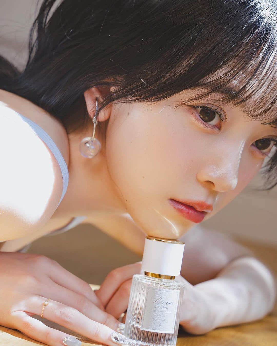 佐藤俊斗さんのインスタグラム写真 - (佐藤俊斗Instagram)「堀 未央奈 × AROMABLENDBAR  for @aromablendbarbyemuclaret  ⁡ 撮影を担当させていただきました。 世界観溢れる素敵な撮影でした。皆さま是非！ ⁡ Model：@horimiona_official Photographer : @shuntosato  Hair make : @dreamoon_hm」11月27日 21時13分 - shuntosato