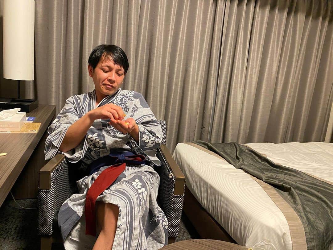 のインスタグラム：「木坂は起きた。  #パニーニ木坂 #かねきよ #新宿カウボーイ」