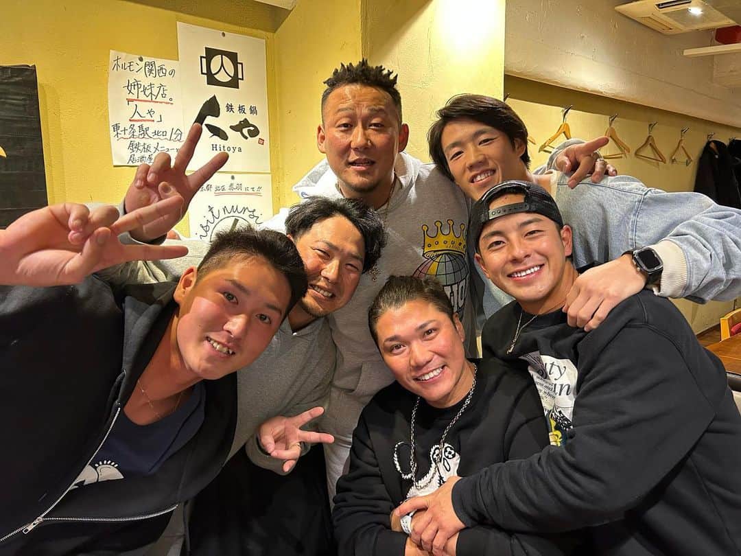 中田翔さんのインスタグラム写真 - (中田翔Instagram)「今日は、みんなに誘われて行ったらサプライズで、勇人さん来た！！ばり嬉しかった！！ 勇人さんは一生尊敬できる人や！！ 一生可愛い後輩達！！マジで嬉しい！！」11月27日 21時24分 - shonakata_official