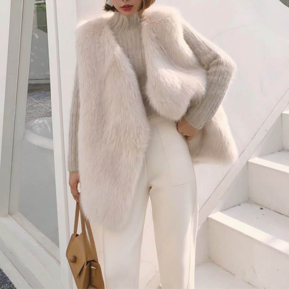 Y's Stellaのインスタグラム：「. 🤎Eco fur vest 大人気のエコファーベスト 販売のお問い合わせ沢山頂いており、ご不憫お掛けしておりましたがこれからはいつでもご注文できるようになりました✨ 是非ご検討ください✨  #ファー#ファーベスト#ファージレ#エコファー#エシカル#ジャケット#もけもけ」