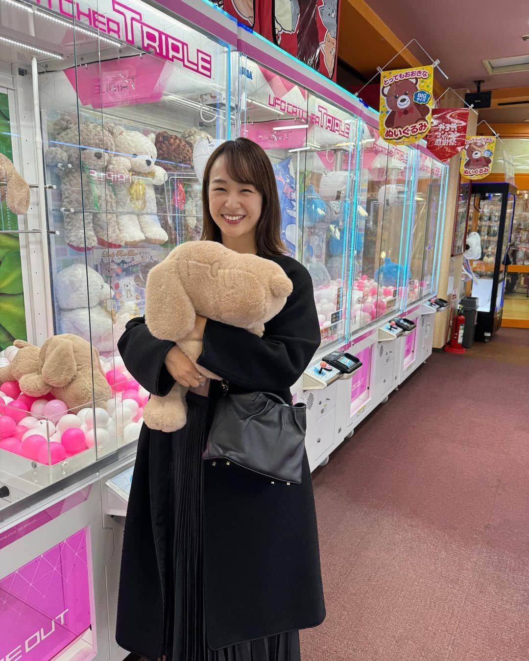 美濃越舞さんのインスタグラム写真 - (美濃越舞Instagram)「久々に重い風邪を引いてしまい高熱。数日間ダウンしていました🤒 先週無理して仕事をしすぎた自覚があり反省、、、 ようやく食欲も出てきて、普段通りの生活にもどってきました！ 一気に寒くなりましたので、皆さんも体調にはお気をつけください⛄️❄️  写真は前にゲットしたスヌーピー🐶 一緒に寝てます⭐️  #ufoキャッチャー #テニス #tennis #テニスウエア #网球 #테니스 #テニス女子 #テニスイベント #テニスコーデ#テニスクリニック #千葉県 #柏 #船橋」11月27日 21時24分 - mai_minokoshi