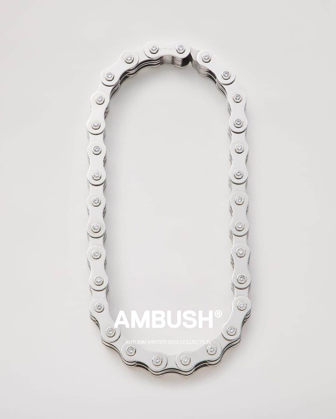 AMBUSHさんのインスタグラム写真 - (AMBUSHInstagram)「The BIKE CHAIN CHOKER and BRACELET are inspired by niche subcultures with a dystopian edge, studded with unexpected crystal details. Now available at our WEBSHOP and WORKSHOP」11月27日 21時21分 - ambush_official