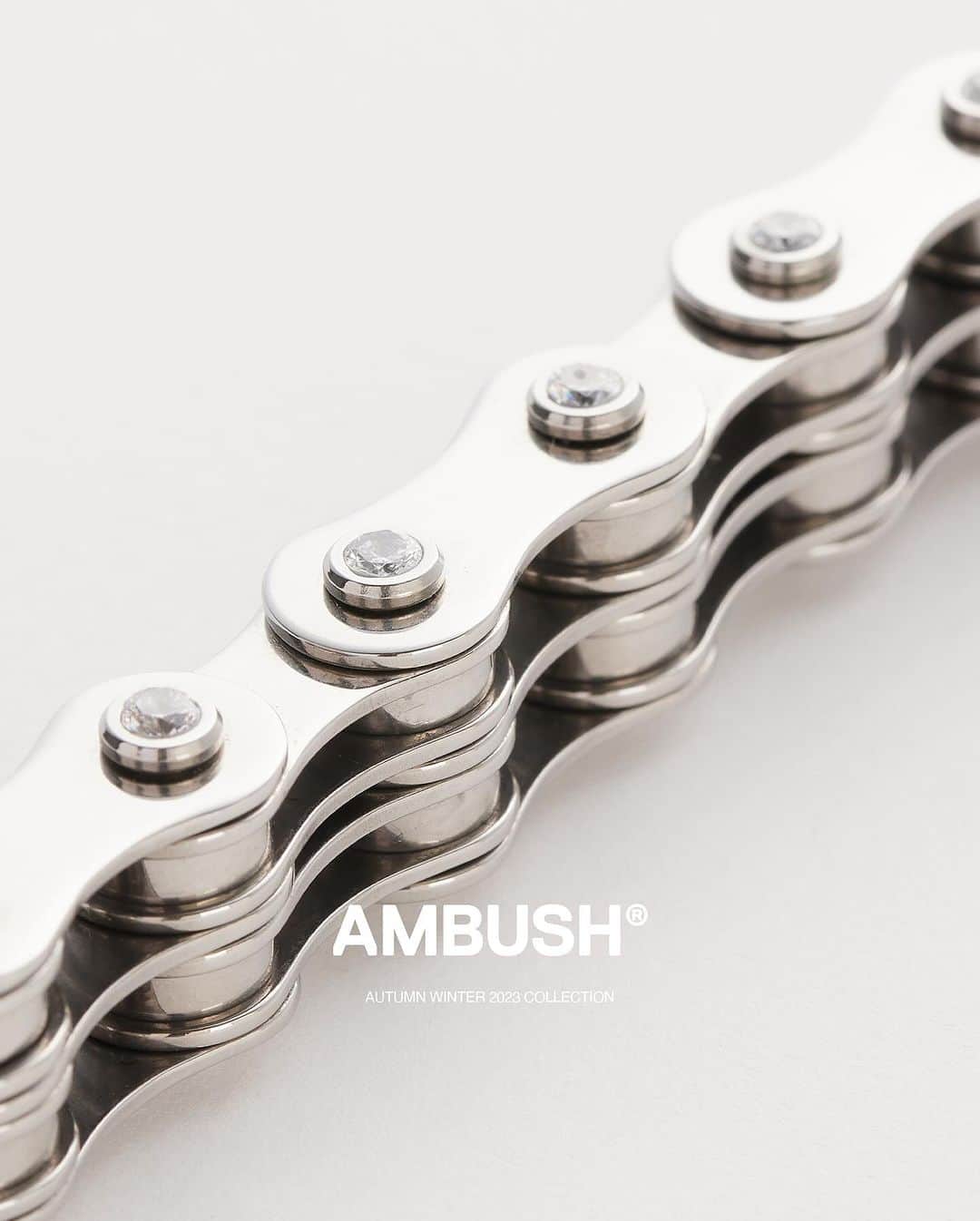 AMBUSHさんのインスタグラム写真 - (AMBUSHInstagram)「The BIKE CHAIN CHOKER and BRACELET are inspired by niche subcultures with a dystopian edge, studded with unexpected crystal details. Now available at our WEBSHOP and WORKSHOP」11月27日 21時21分 - ambush_official