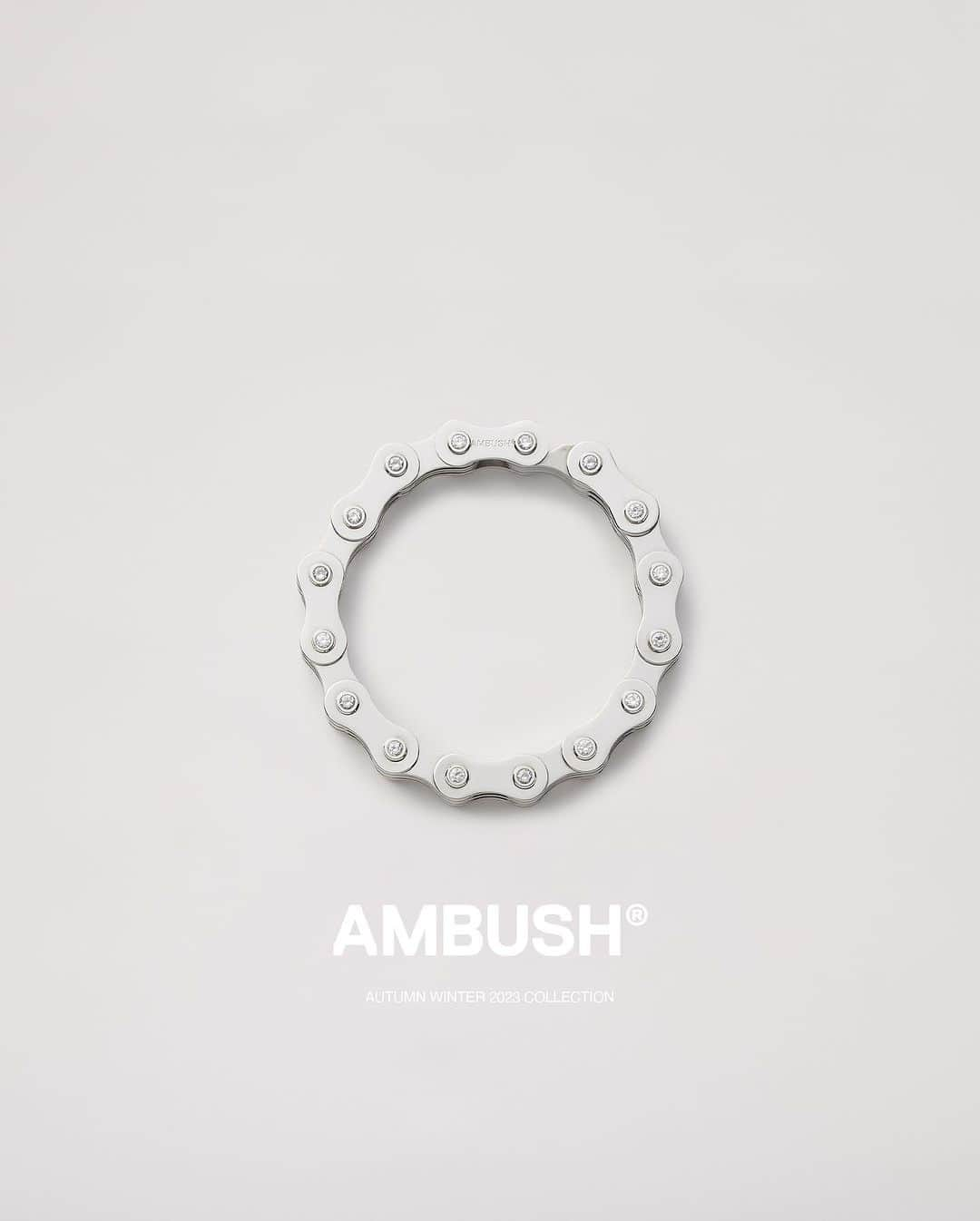 AMBUSHさんのインスタグラム写真 - (AMBUSHInstagram)「The BIKE CHAIN CHOKER and BRACELET are inspired by niche subcultures with a dystopian edge, studded with unexpected crystal details. Now available at our WEBSHOP and WORKSHOP」11月27日 21時21分 - ambush_official