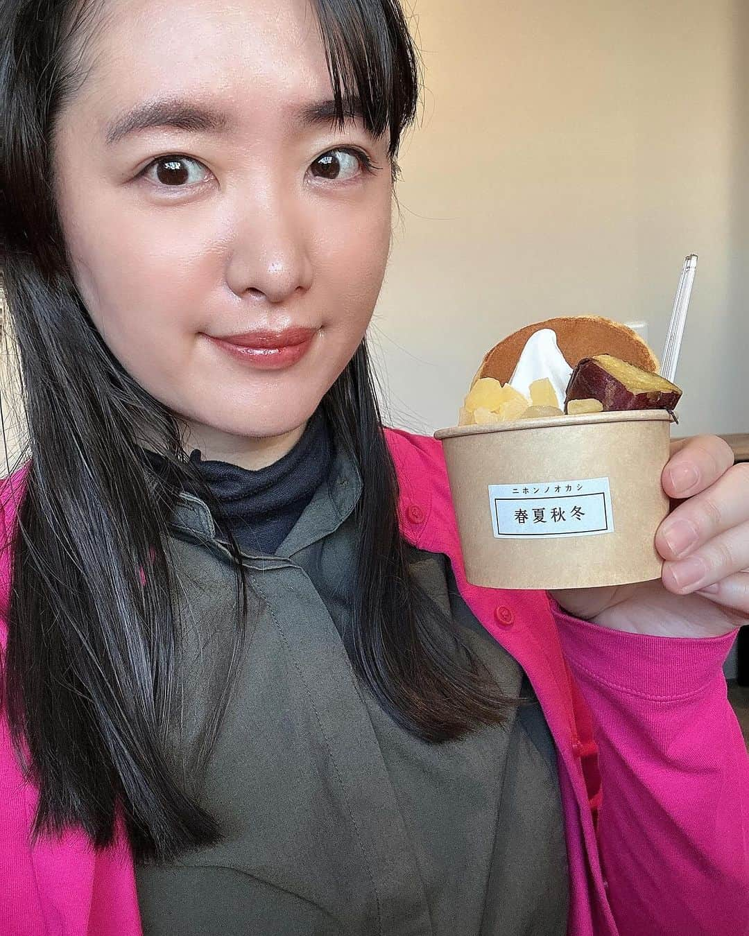 KagitaYukikoさんのインスタグラム写真 - (KagitaYukikoInstagram)「🍠🍦😋 ばんわ〜🌌　  和菓子にこしあん❤︎ 大好物なゆきんこです☺️🎀  母はおはぎが 大好き♡♡  こちらのお店は 和洋折衷がコンセプト✨✨  おはぎやかりんとう饅頭 モンブラン🌰 に熟成わらび餅☆どら焼き  たくさんあって 目移りしちゃう🥰♪♪  ドリンクは ムレスナティー🫖✨♡♡  パフェは トッピングも選べたり♪♪ 私はどら焼きの皮をセレクトして♡♡  とっても おいしゅうございました♡♡  母もこしあんの おはぎ気にいってくれて 良かった😊🌈  ＊ニホンノオカシ＊ 大阪天満宮店 イートインスペースもあって  お店前でも まったり食べれたり♪♪  さつまいもチップスも あったし🍠💕 素敵なお店♡♡  和のアイスパフェ もあって種類も豊富で おすすめだよんッ🎶  #PR @four_seasons_tenma  #南森町  #和菓子 #大阪スイーツ  #大阪天満宮  #天神橋筋商店街  #ニホンノオカシ #和スイーツ #スイーツ巡り #映えスイーツ #春夏秋冬 #関西グルメ #大阪土産 #🍠 #🍦 #🍨」11月27日 21時21分 - mermaid.yukinko