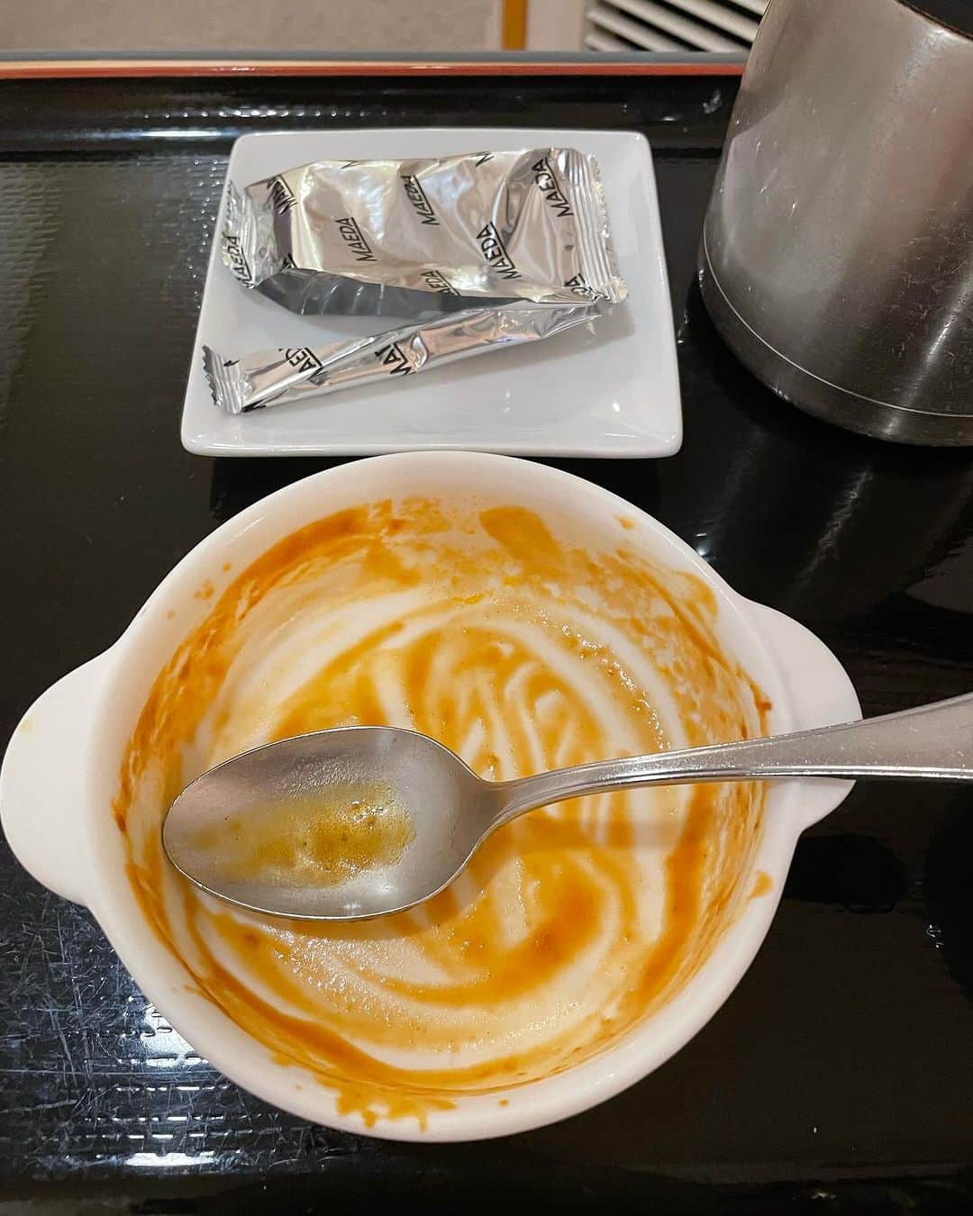 飯島直子さんのインスタグラム写真 - (飯島直子Instagram)「こんばんは^ - ^♪  あぁ…腹がへってたまりません  こんなにお腹が空くと逆にカラダにわるい気がしてしまいます  大食いユーチューブをおかずに検査食を食べ、  午前中の検査後は、ちょっと野暮用で外出しました  ヒデちゃんに会ってきましたよ  もうすぐヒデライブです^_^  外に出ると誘惑がいっぱいでした  盗み食いをしようとコンビニ三軒周りましたが  目的のものが見つからずあきらめ病院カムバック  わるい事は考えてはダメですね  今夜はふて寝です^_^  今度みんなでオフ会ドックはどうでしょう  ろくに話しができませんね^ - ^  ちがうものを考えます  独り言が長くなりました  みんな今日も一日お疲れ様さまでした  ゆっくり眠れますように  おやすみなさい( ´ ▽ ` )ﾉ♡  また明日♡♡」11月27日 21時34分 - naoko_iijima_705_official