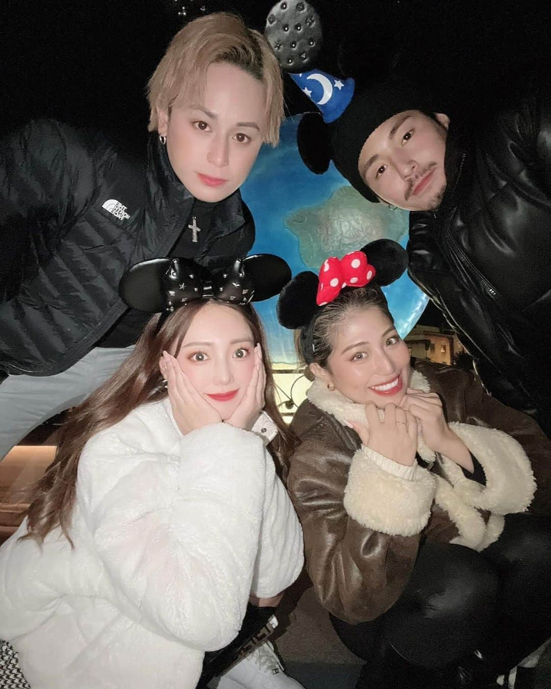 yuukachiさんのインスタグラム写真 - (yuukachiInstagram)「Disney🏰🐭🖤  隣恋4 最年長メンバーで載せれない期間に ディズニー行った時の！！やっと載せれる📷💭 ̖́-  恋愛リアリティ出てたっていうのが1年前よりもっと 前に感じる(笑) 今日たつやとのYouTubeUpしたから見てね🎶  YouTubeでユニバ企画したいので皆 大阪来てねっ🌎笑！！ ↓↓↓ @chiru812_charme  @__tatsuyalan__  @ryuhei__nishi   ベトナム🇻🇳でめちゃくちゃ過酷な撮影から 1年経って、カメラロール見て懐かしい写真 沢山あったからちょくちょく載せてないやつ載せていこかな🎶  #AbemaTV#恋愛リアリティ#隣恋4#ディズニー #隣の恋は青く見える#カップル#ディズニーデート #Disneysea#ディズニーシー#ディズニーコーデ」11月27日 21時29分 - yuuka_stagram