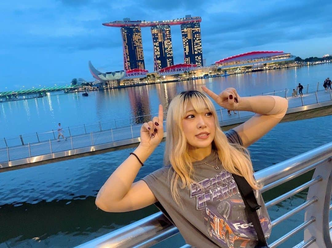 あずみのインスタグラム：「First time abroad ✈️𓂃𓈒𓏸︎︎︎︎  See you soon Singapore🇸🇬  ・   #STAROM #スターダム  #プロレス  #シンガポール   #マリーナベイサンズ」