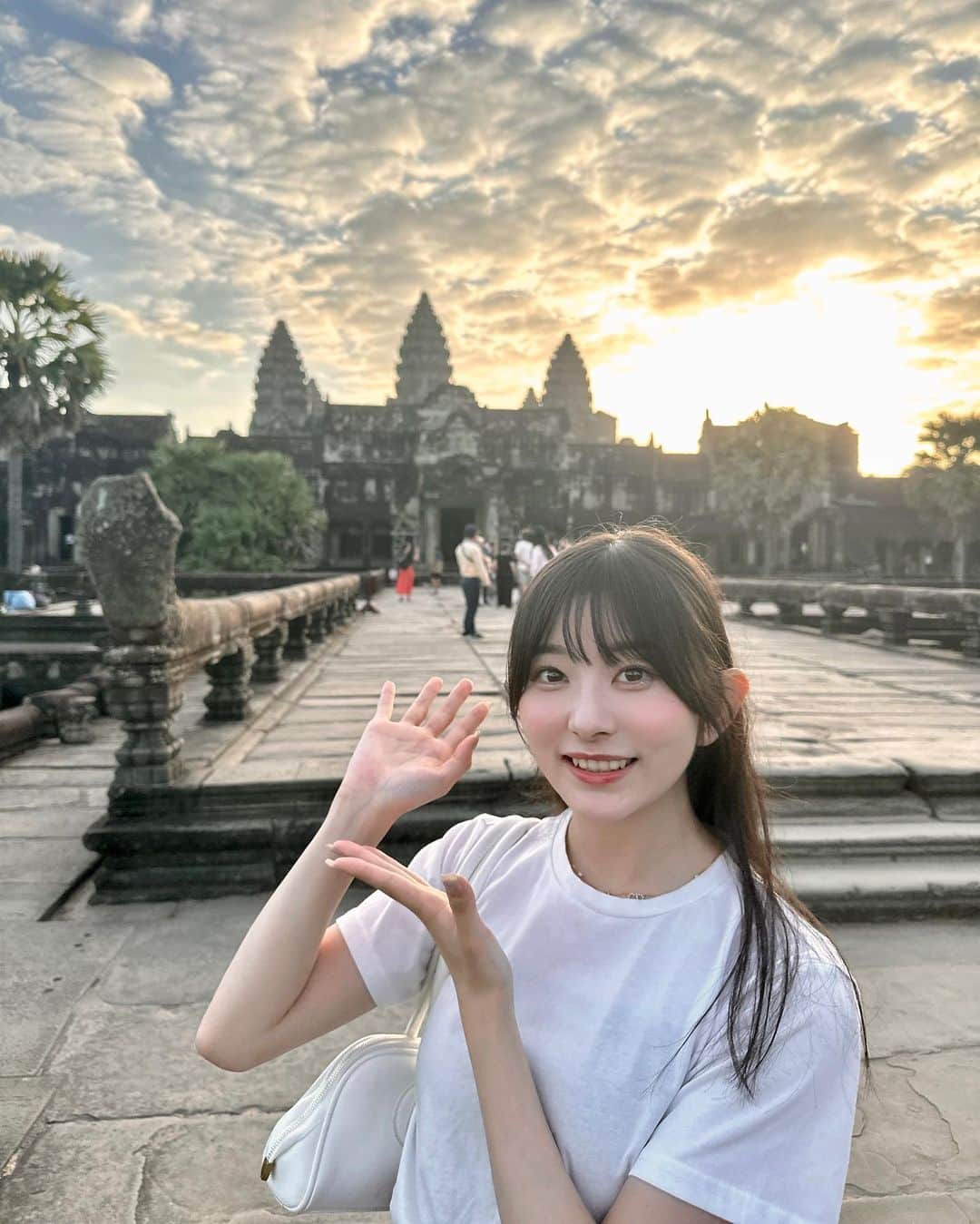 瀬田さくらさんのインスタグラム写真 - (瀬田さくらInstagram)「#🇰🇭  #AngkorWat  こんなに素敵な場所で日の出を見れるなんて... 神秘的な遺跡と澄んだ空気に癒されました💭  #カンボジア #カンボジア旅行 #Cambodia #cambodiatravel  #絶景 #絶景スポット #海外旅行 #アンコールワット   #瀬田さくら #ばってん少女隊 #九州 #福岡  .」11月27日 21時42分 - seta_sakura_official