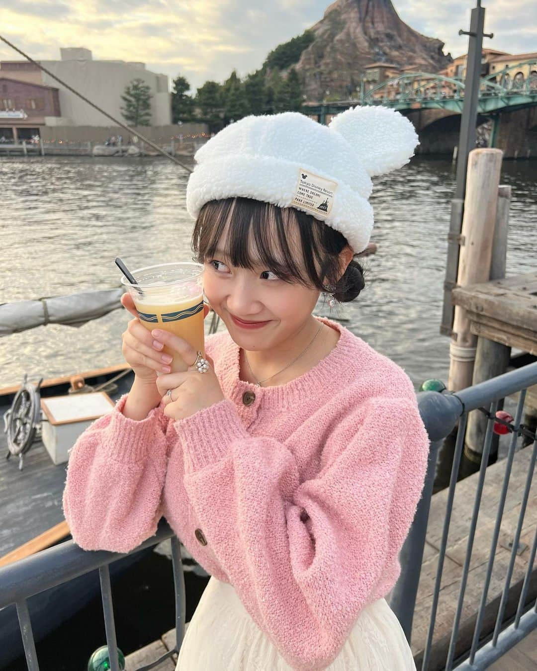 奥村梨穂のインスタグラム：「おどけてまた君が笑ってる。 . . . #disneysea」