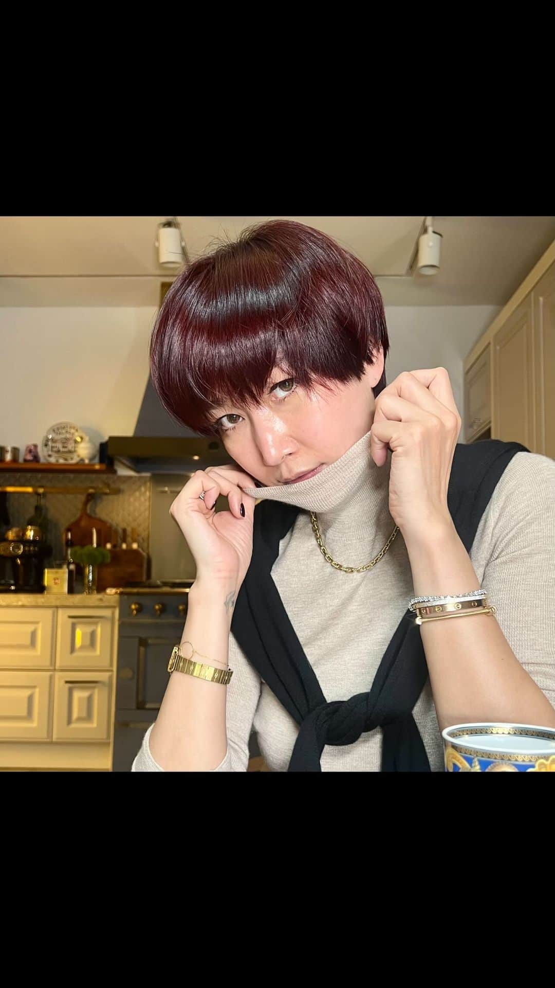 ピョン･ジョンスのインスタグラム：「이젠 자동이구먼 ! 헤쳐모엿!!!😹😹😹😹😹 야방으로 수다떨어야 하루가 마무리되죠?   간헐적단식 /자가포식  넘 감사해요  살 안빠진다는분들  배나와서 터틀 괜찮을까요?  물어보신분들  우선 굶지말고 단식 16시간부터해서  파란물로 시작합시다  항상 유지해야죠  갱년기여성들 할수있당 !👨🏻‍🎤👨🏻‍🎤👨🏻‍🎤」