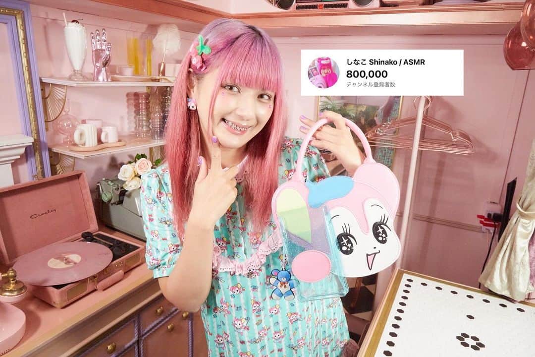 のインスタグラム：「YouTube登録者数 80万人突破㊗️ ありがとうございます😭🩷  これからも自分のペースで着実に、みんなに支えられながらも成長して行きたいなと思います👼🏼💜  いつもYouTubeを観てくれて、応援してくれて、ありがとうございます☺️」
