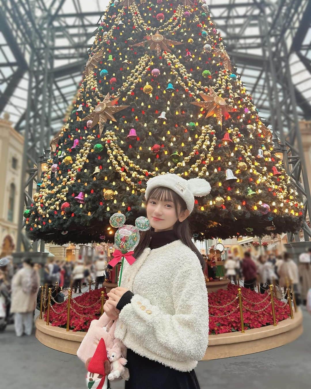 熊澤風花さんのインスタグラム写真 - (熊澤風花Instagram)「クリスマスディズニー🎄❤︎ 大きなクリスマスツリーが可愛かった！！」11月27日 21時40分 - fuka_kumazawa