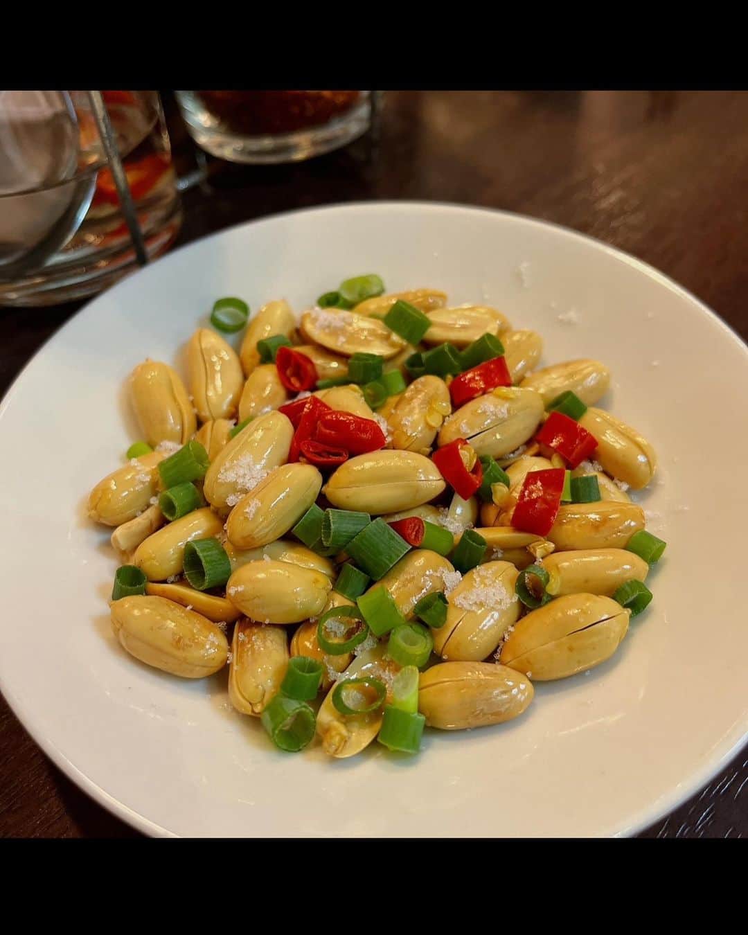 茅野愛衣のインスタグラム：「おとなの週末おふしょっと🇹🇭  大好きなタイ料理！ こちらのお店も素晴らしく美味しかった😋 年々スパイスの効いたお料理が好きになってる気がする〜〜（茅）」