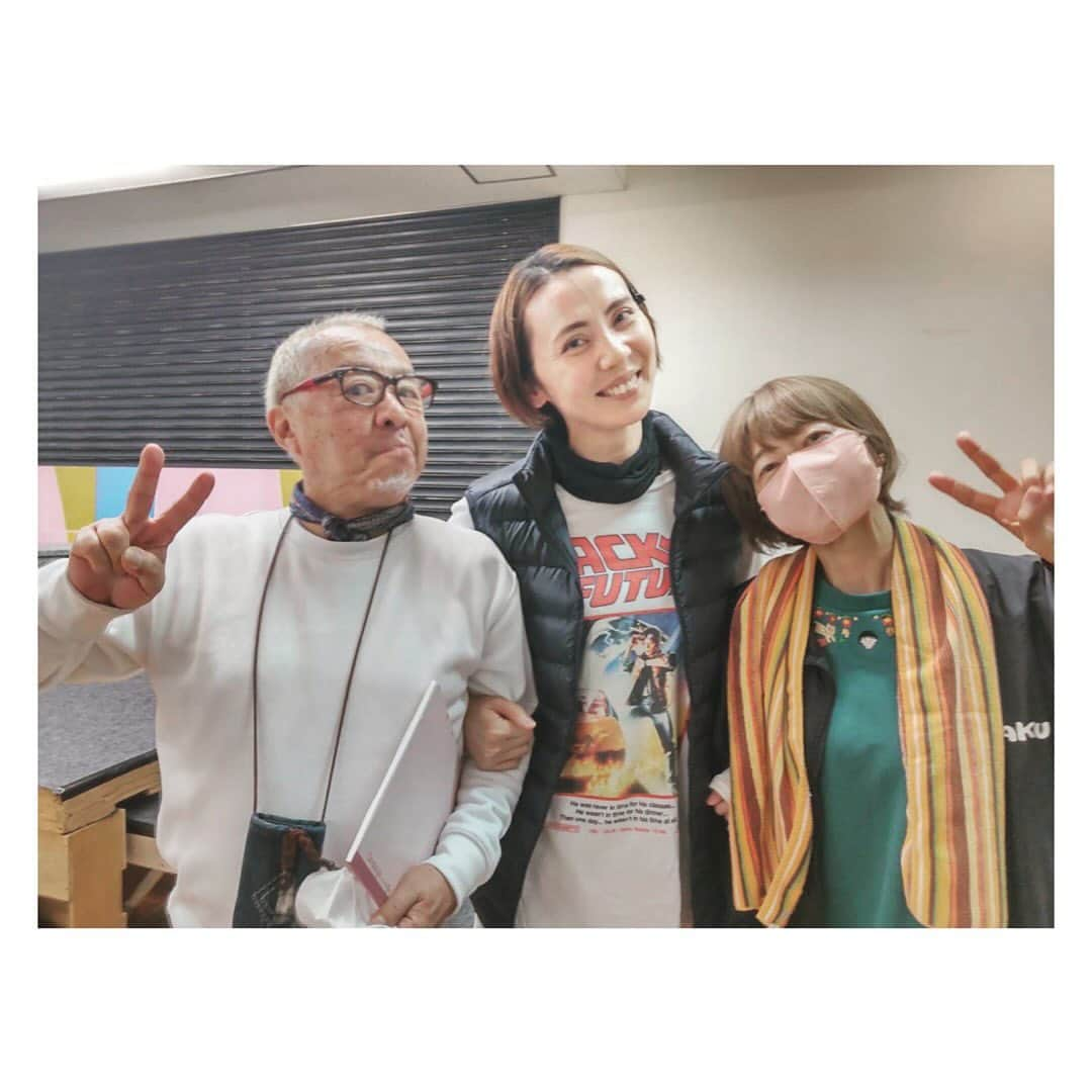 緒月遠麻さんのインスタグラム写真 - (緒月遠麻Instagram)「🎸  ずぅーーと だーぃすきな 御二方♡  #中尾隆聖　さん #ＴＡＲＡＫＯ　さん  ☺️挟まれて幸せ☺️  some. thing 2パターンとも とっても 素敵です。  2パターン共に うるっと🥹来すぎて 毎回 マスク二枚はべちょべちょになります。  #waku」11月27日 21時41分 - toma_ozuki