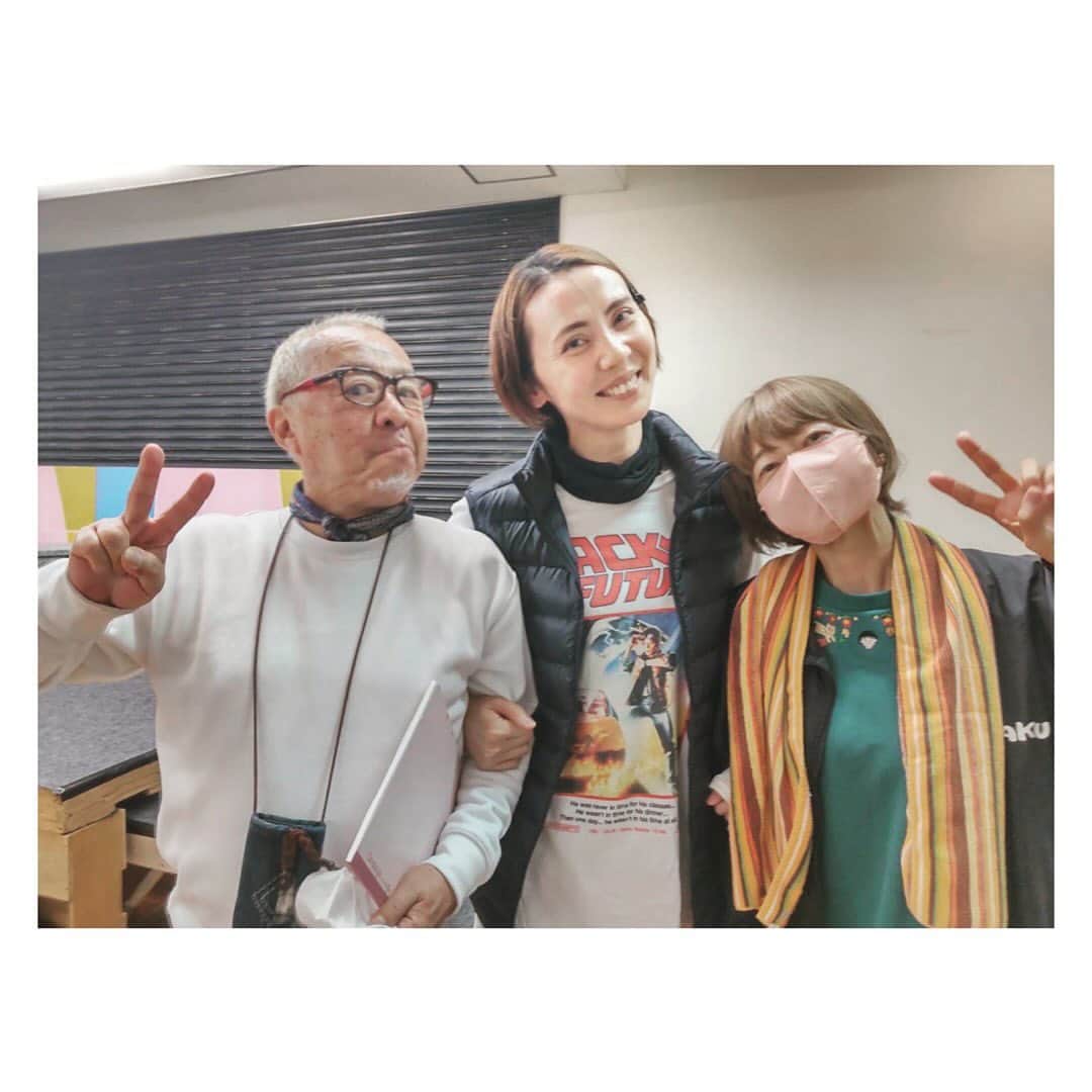 緒月遠麻のインスタグラム：「🎸  ずぅーーと だーぃすきな 御二方♡  #中尾隆聖　さん #ＴＡＲＡＫＯ　さん  ☺️挟まれて幸せ☺️  some. thing 2パターンとも とっても 素敵です。  2パターン共に うるっと🥹来すぎて 毎回 マスク二枚はべちょべちょになります。  #waku」