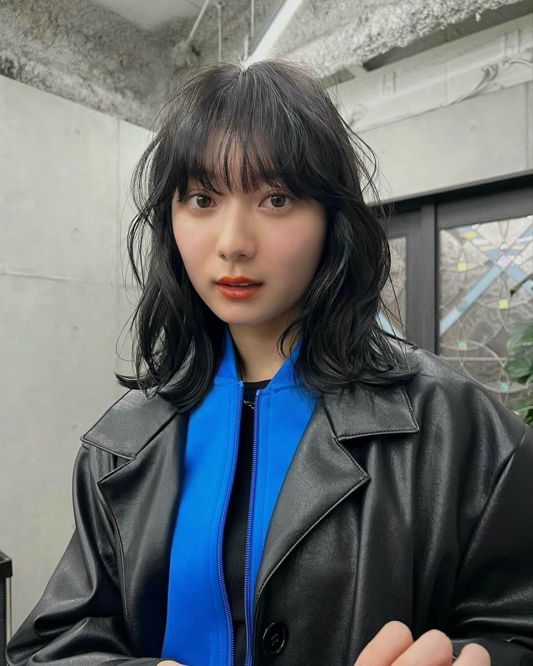 齊藤英里さんのインスタグラム写真 - (齊藤英里Instagram)「寒くなると前髪作りたくなる！！ カラーは透ける黒で♡ @ryo_hair ✂︎」11月27日 21時46分 - erisaito.official