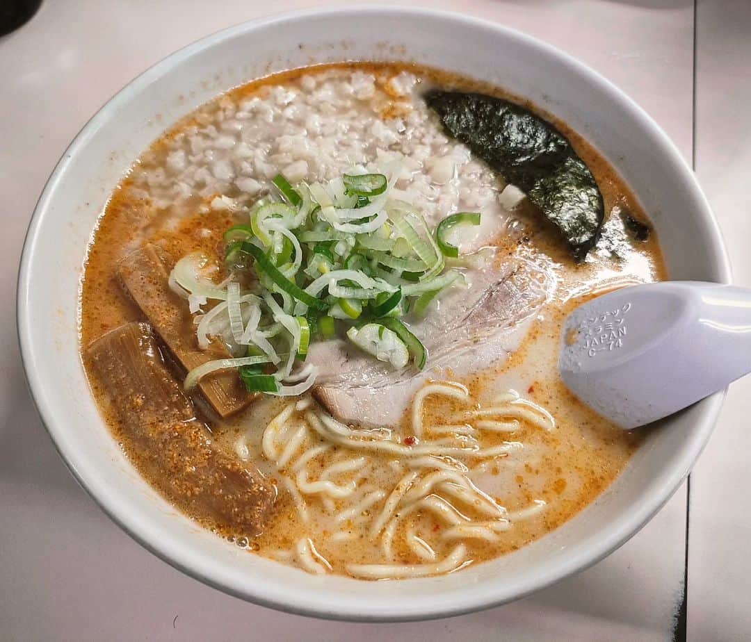 晁直 のインスタグラム：「美味い ⁡ ⁡#ラーメン ⁡#五丈原⁡ ⁡#五丈原チャーシューおにぎり」