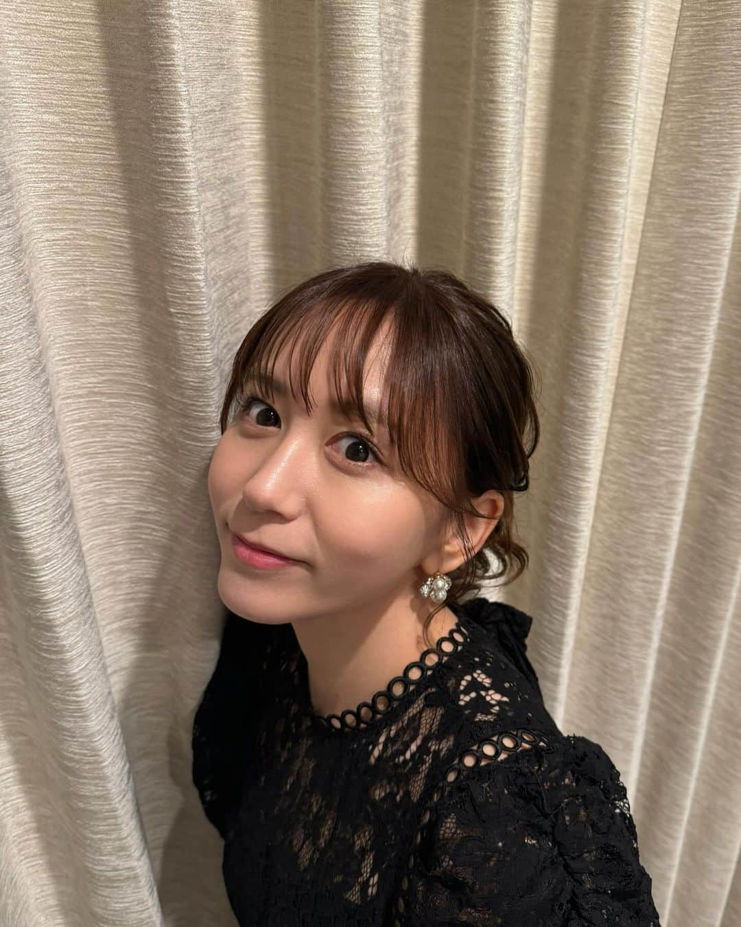 大場美奈さんのインスタグラム写真 - (大場美奈Instagram)「@eve.sayo さんに リタッチとヘアセットしてもらいました😌🎄 　 似合うパーティーヘアーがわからず 提案してもらって素敵な感じになった！ ありがとうございます😌👏🏻🤍  @littlelink.fukuoka」11月27日 21時59分 - obamina__43